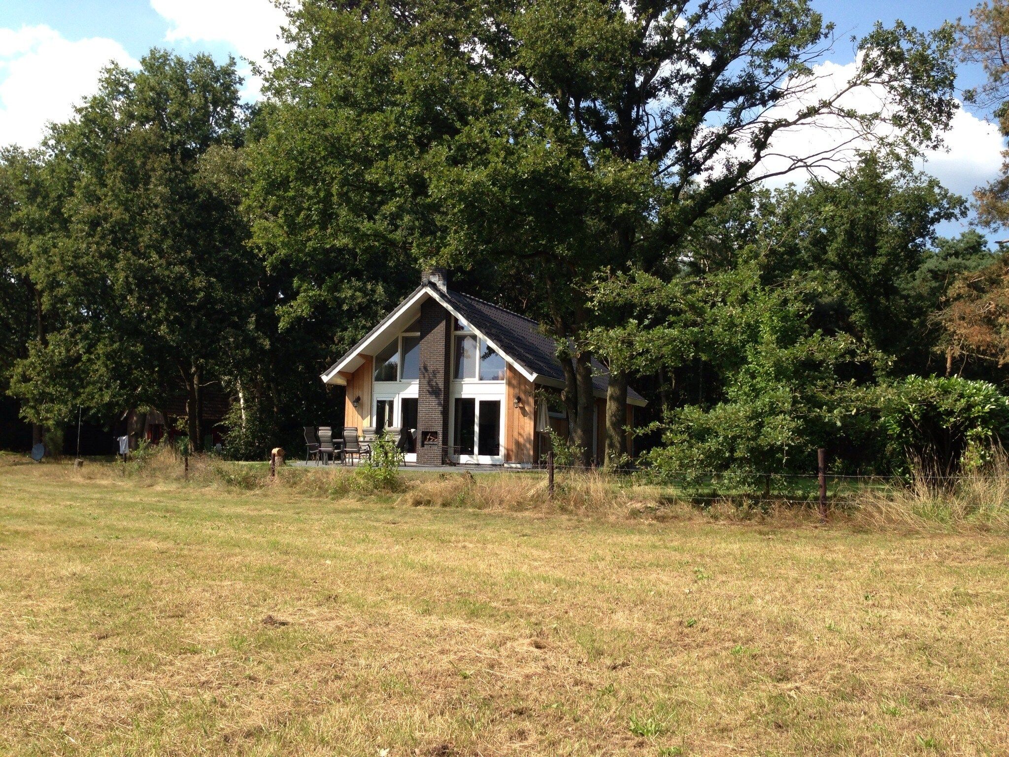 De buitenkant van Veldzicht in Reutum-Weerselo