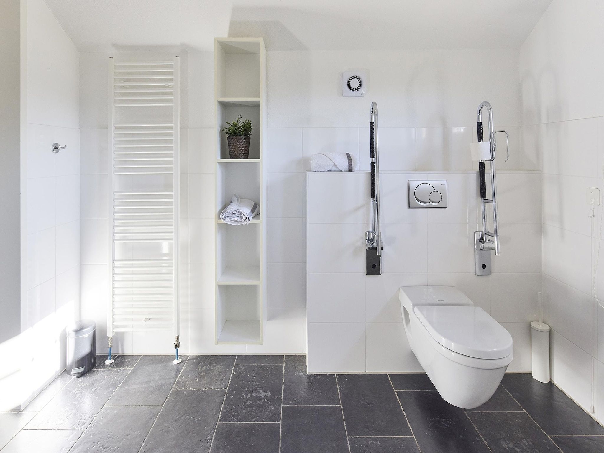 De badkamer van Buitenhof De Leistert 2 in Roggel