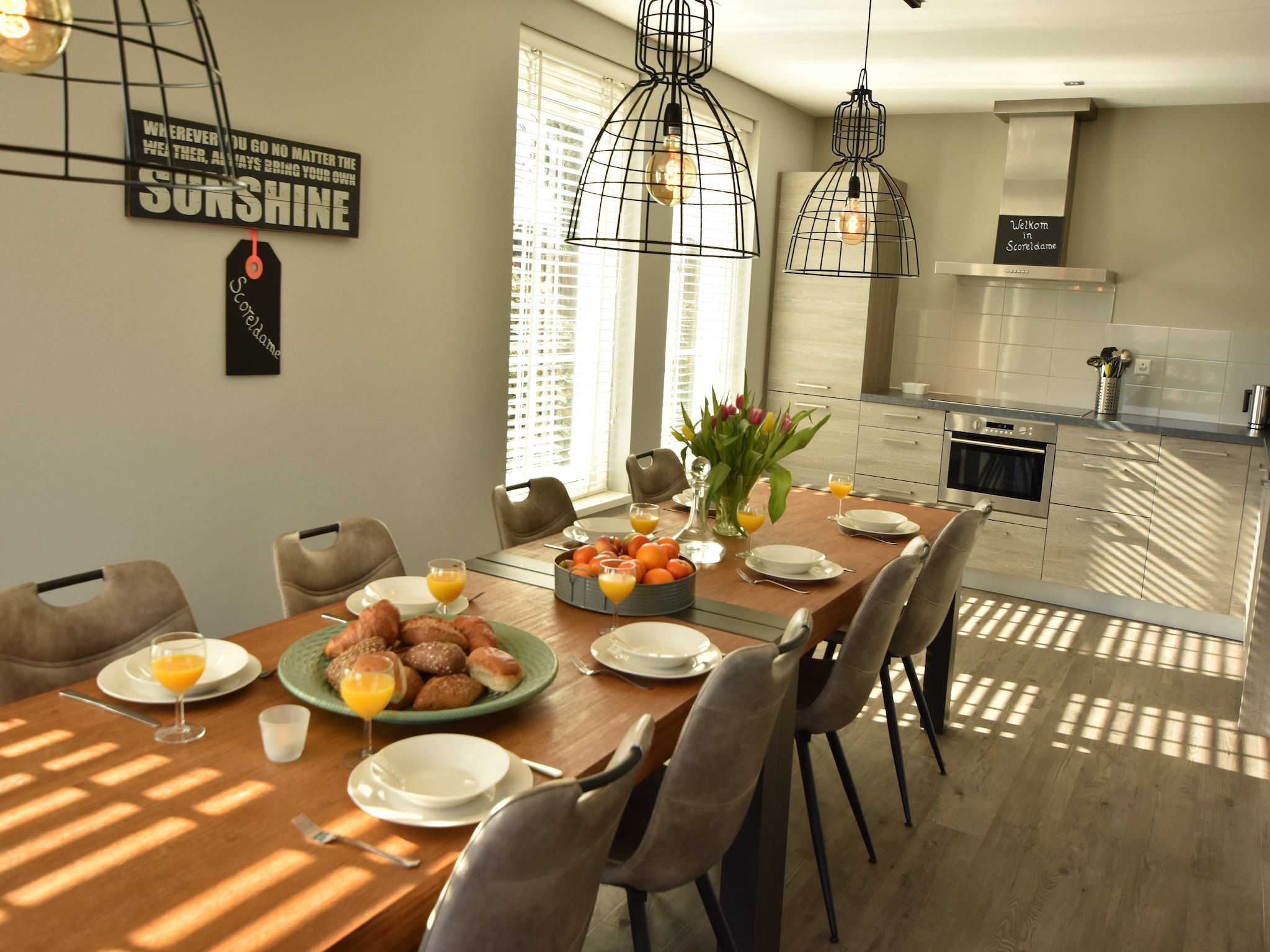 De eetkamer van Scoreldame 8-persoons in Schoorldam