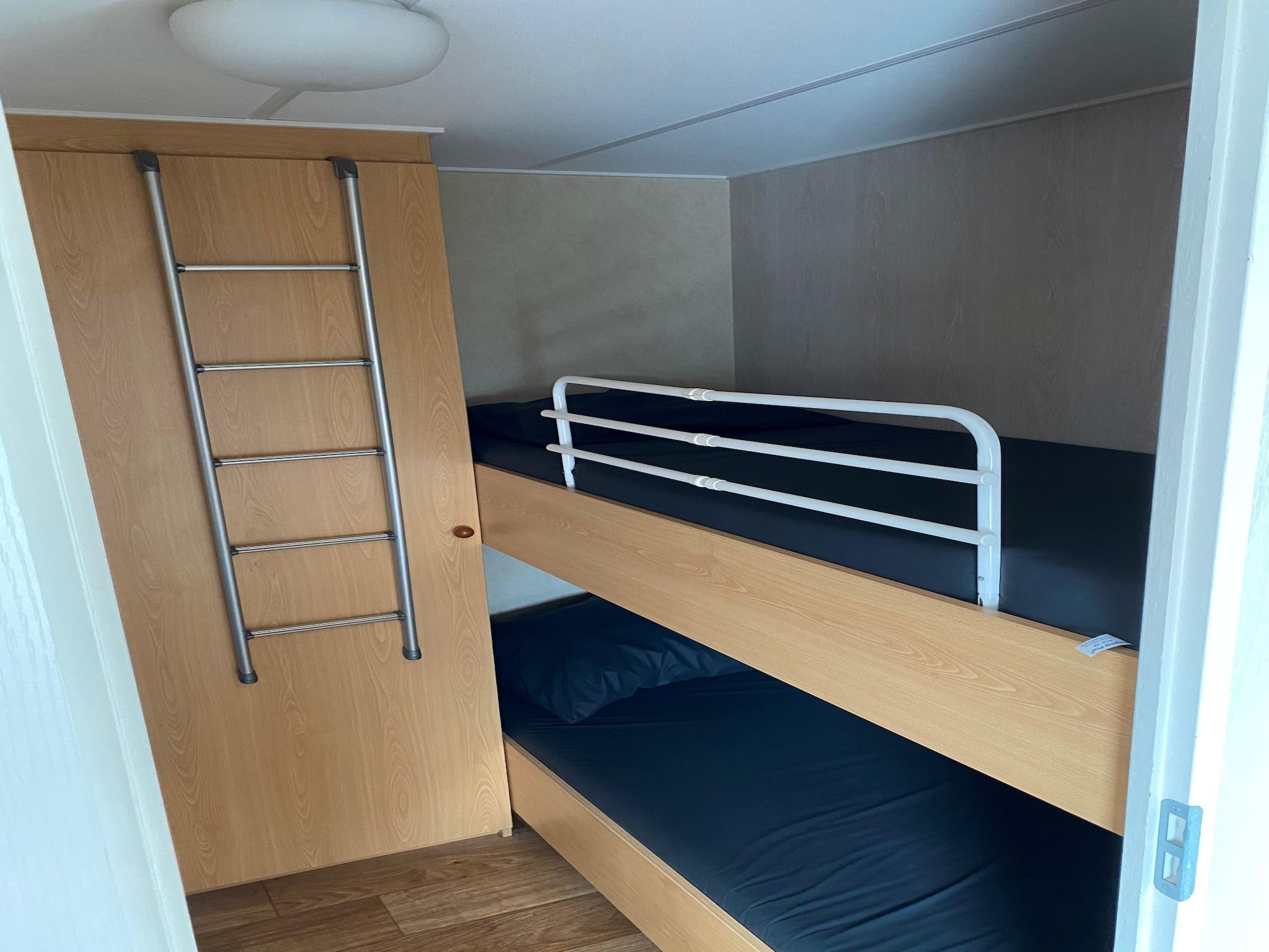 Een slaapkamer van Recreatiepark Duinhoeve 1 in Udenhout