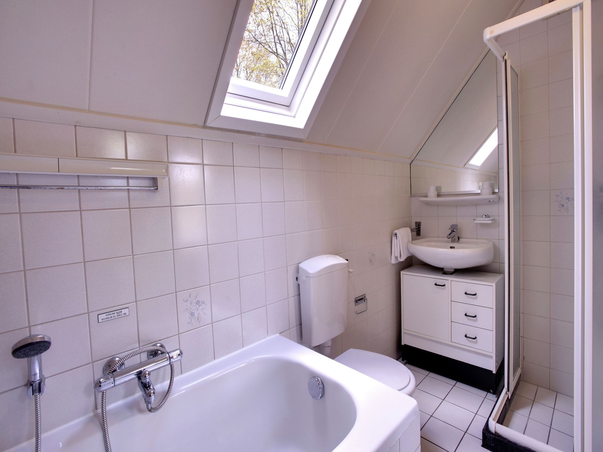 De badkamer van Buitenplaats Gerner 2 in Dalfsen