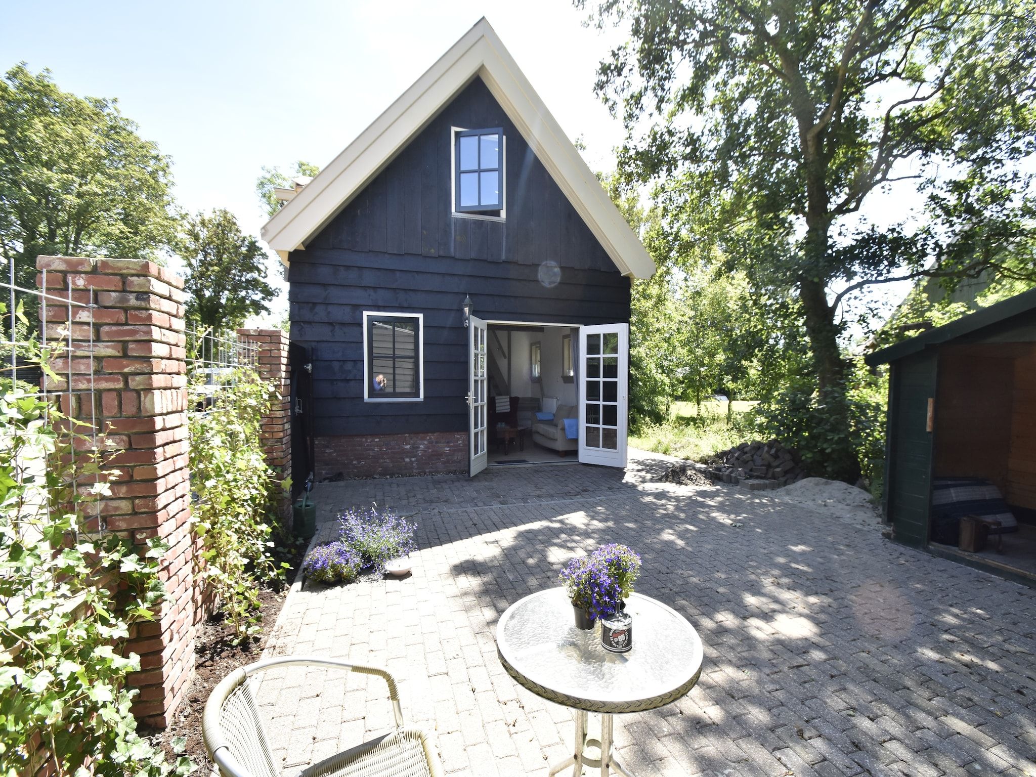 De buitenkant van Harrekidee in Sint Maartensbrug