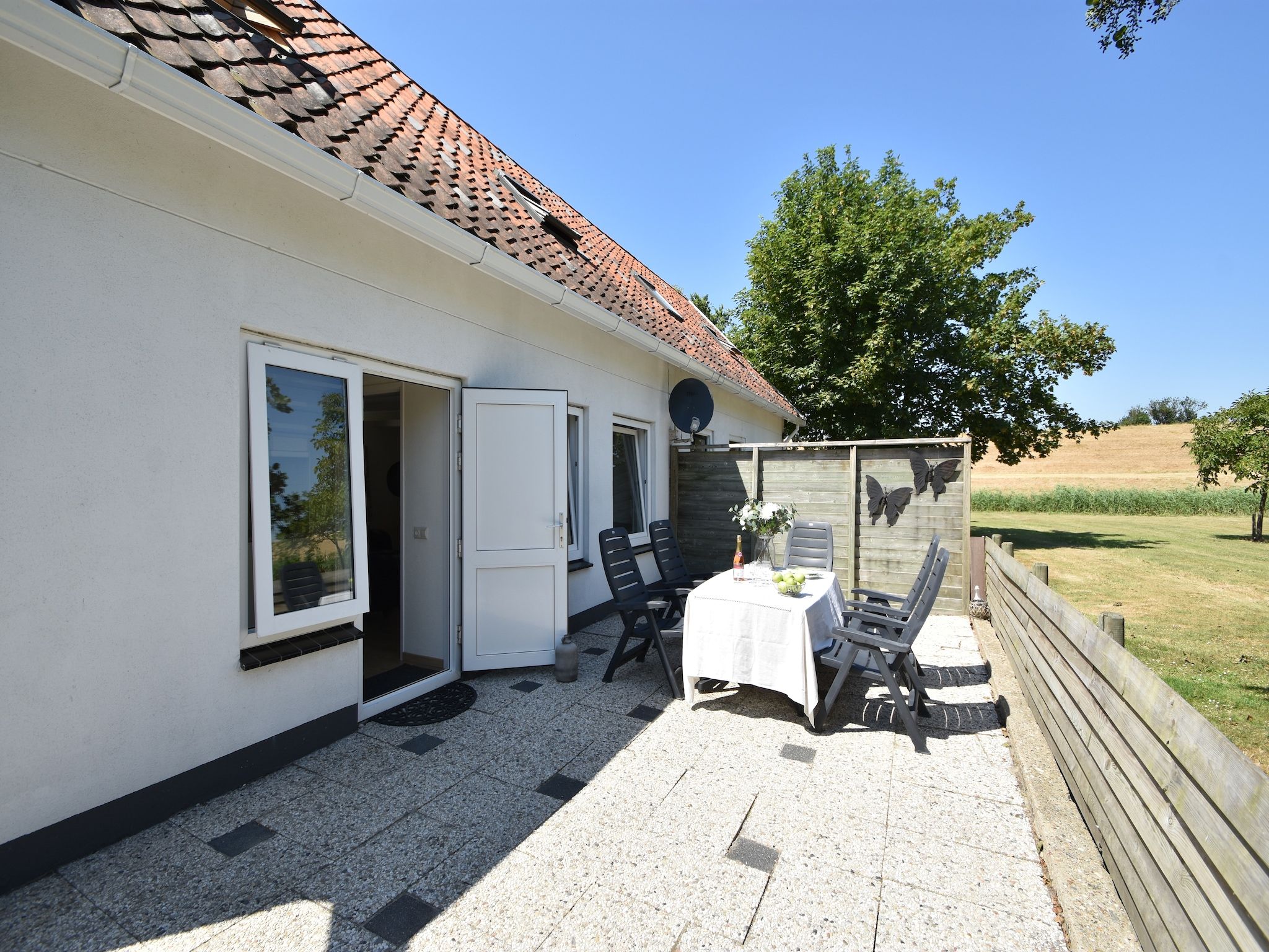 Het terras van De Notenweide in Zonnemaire