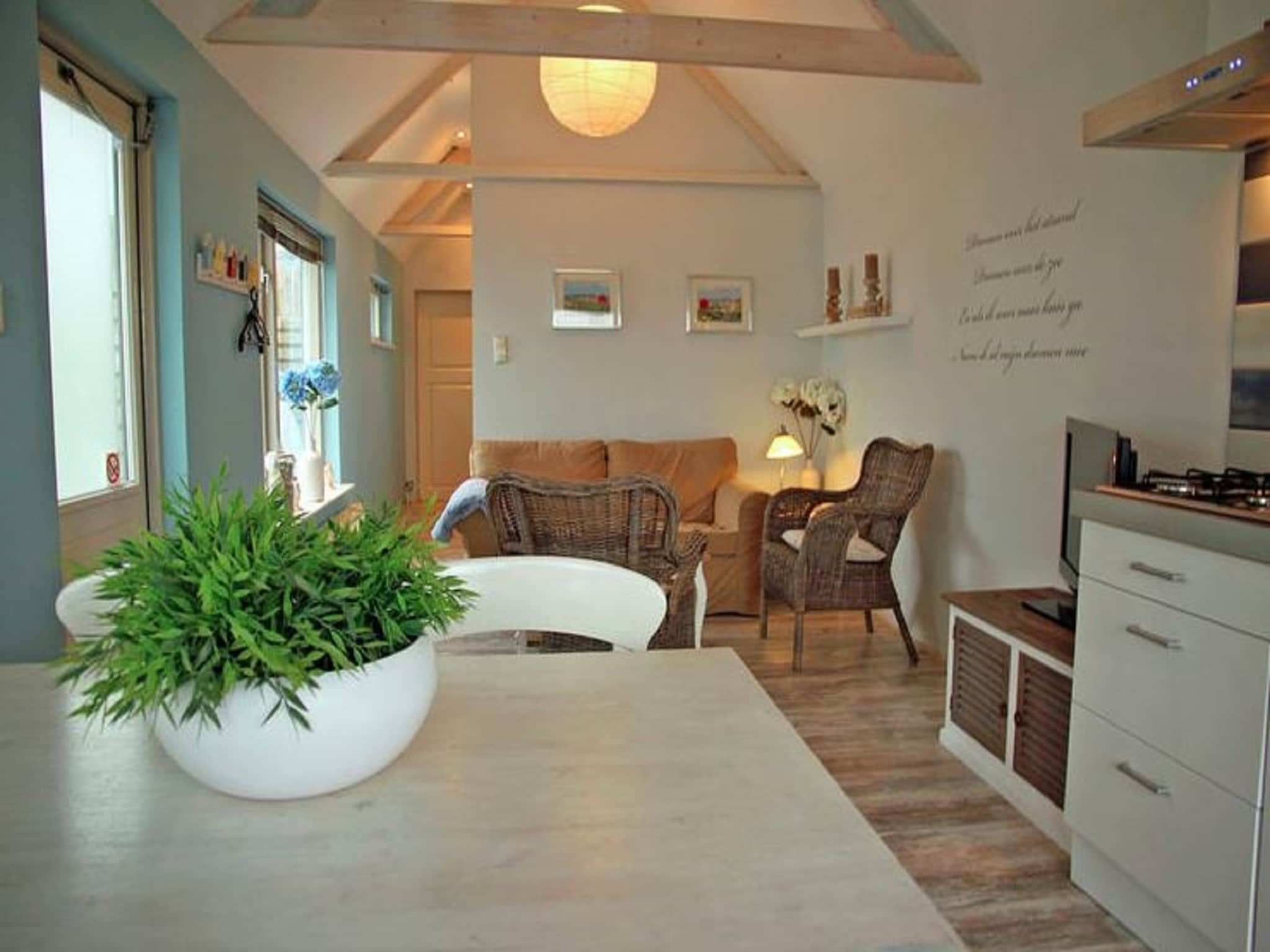 De eetkamer van Helmgras I in Egmond aan zee