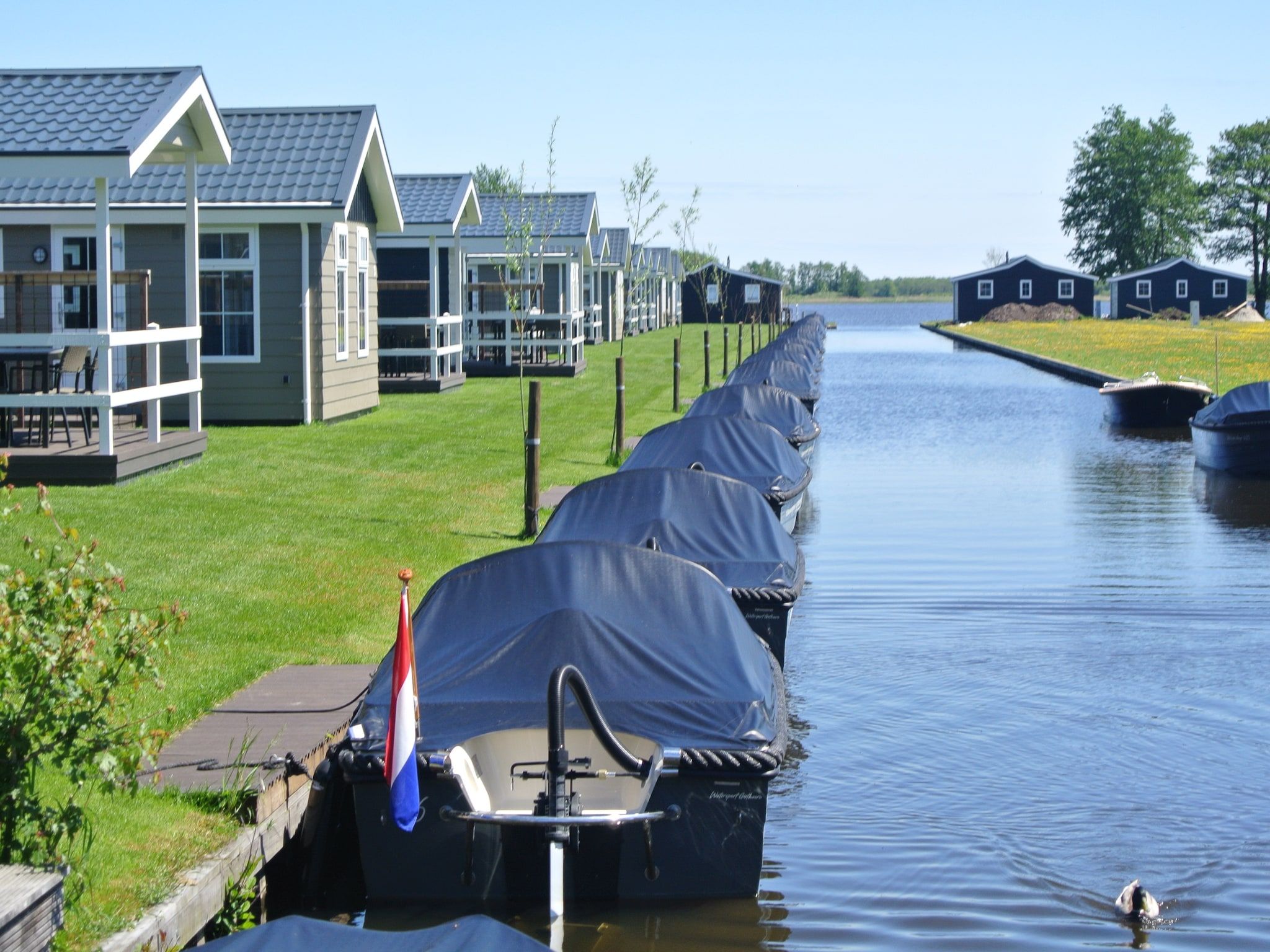 De buitenkant van Vakantiepark Giethoorn 3 in Giethoorn