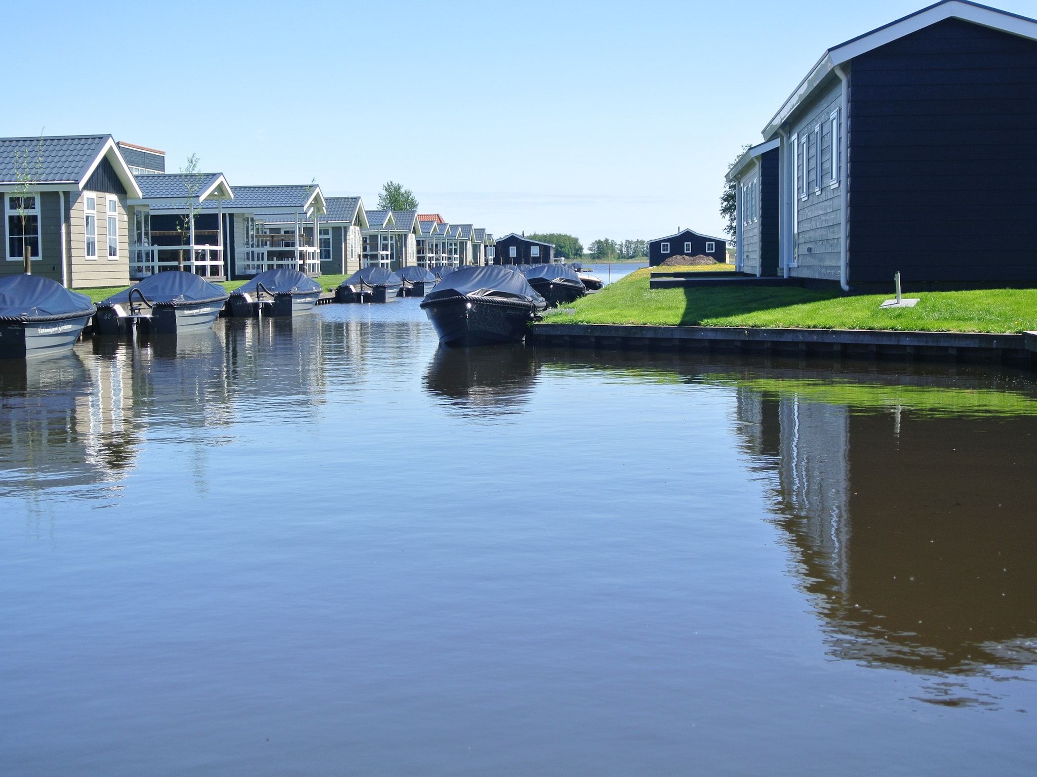 De buitenkant van Vakantiepark Giethoorn 3 in Giethoorn