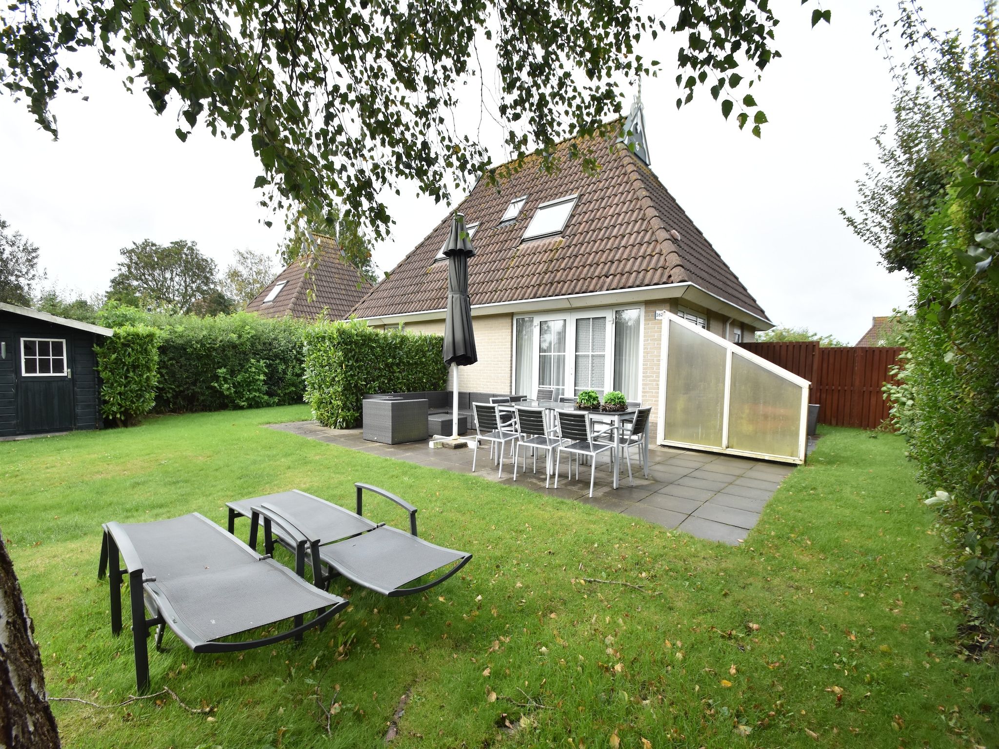 De buitenkant van Wellness aan het Water in Eernewolde in Earnewald