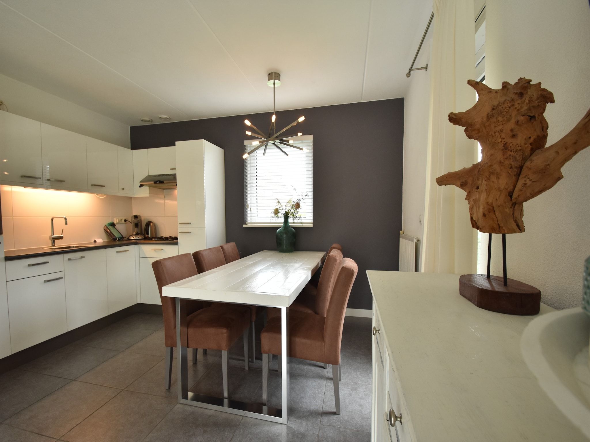 De keuken van Wellness aan het Water in Eernewolde in Earnewald