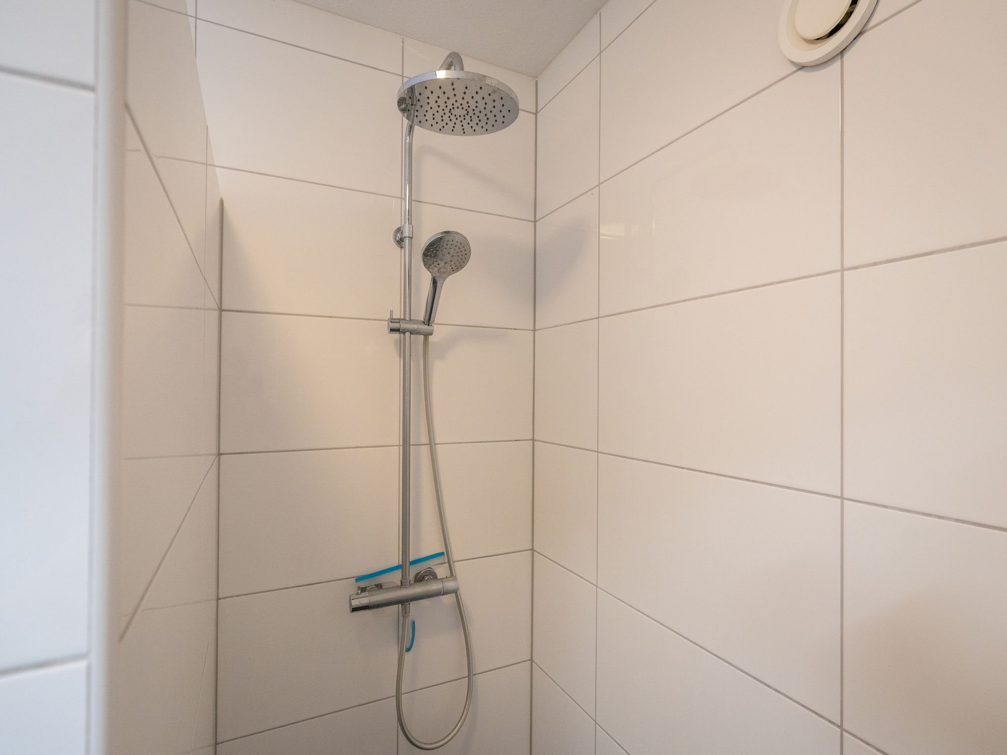 De badkamer van Villapark De Weerribben 5 in Paasloo