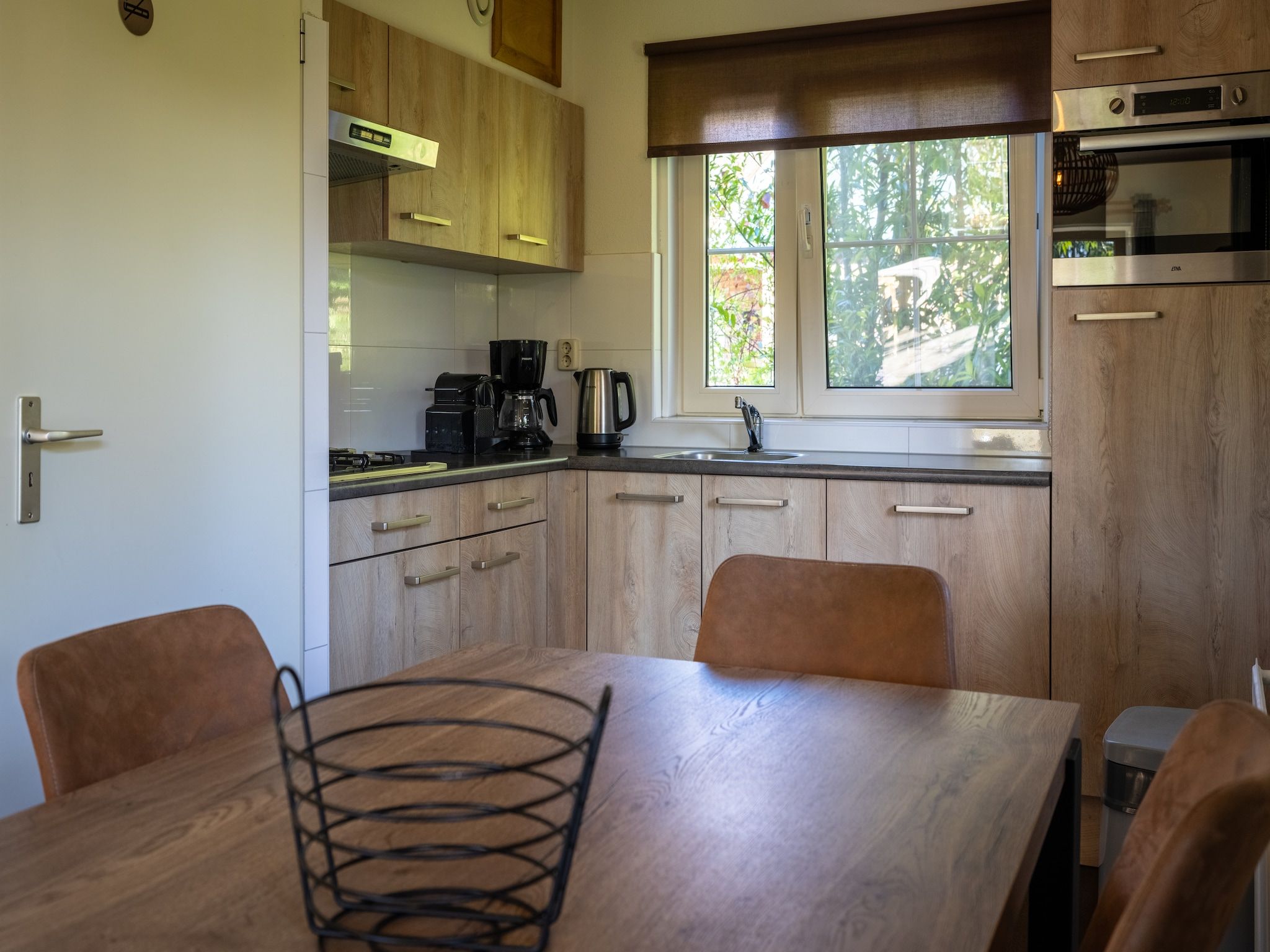 De keuken van Villapark De Weerribben 5 in Paasloo