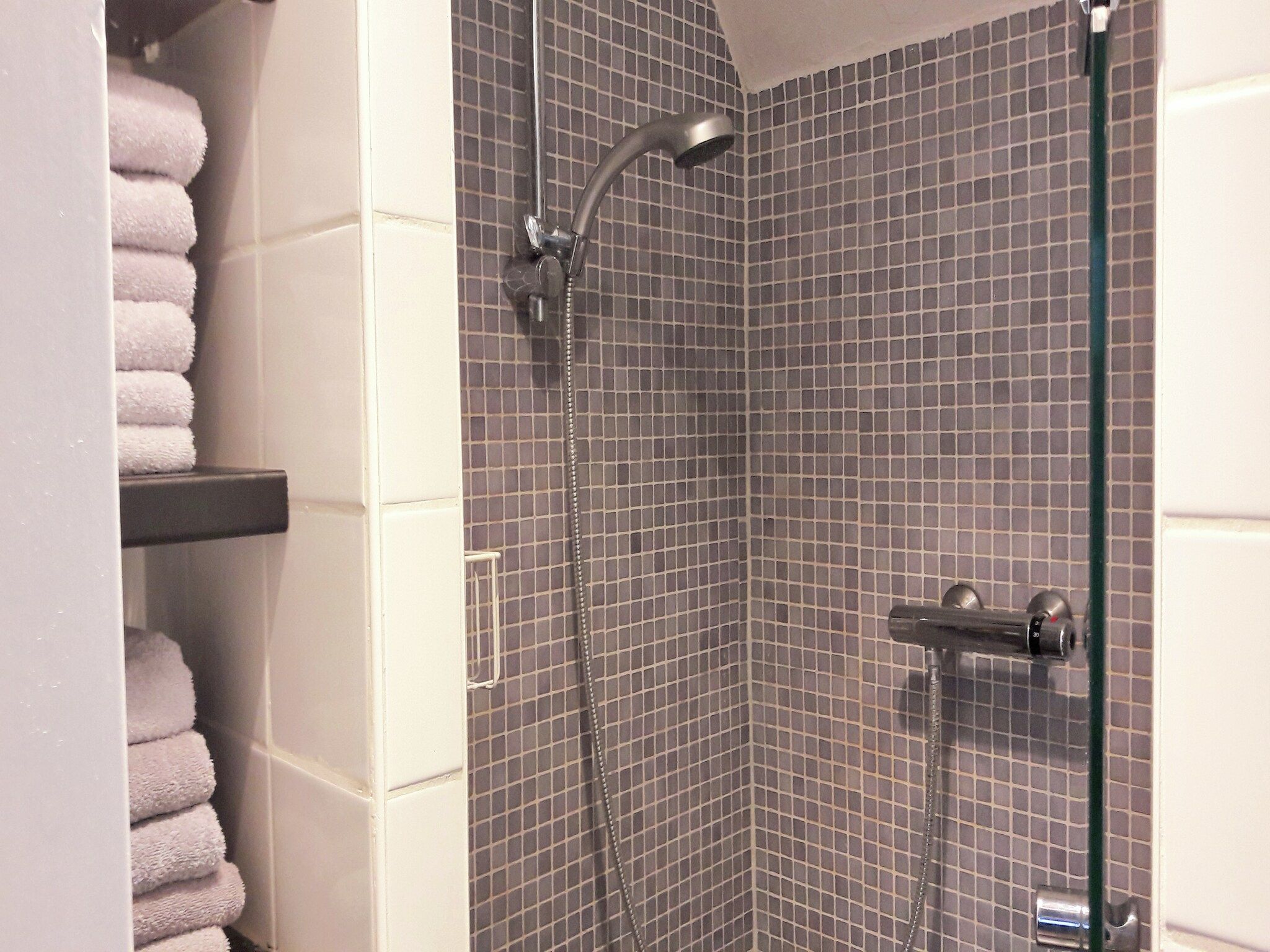 De badkamer van Fancy in Groet