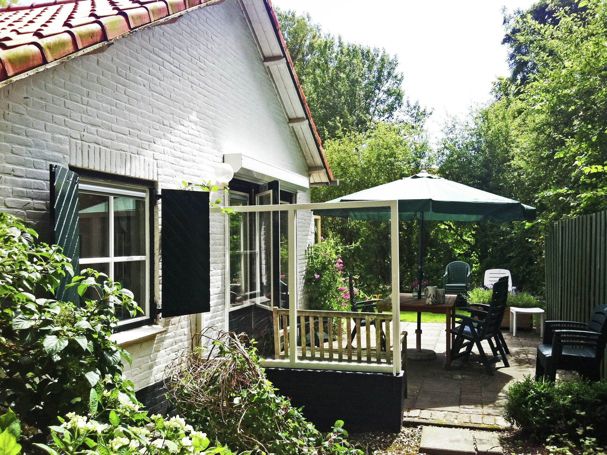 Het terras van Zeeroos in Koudekerke-Dishoek