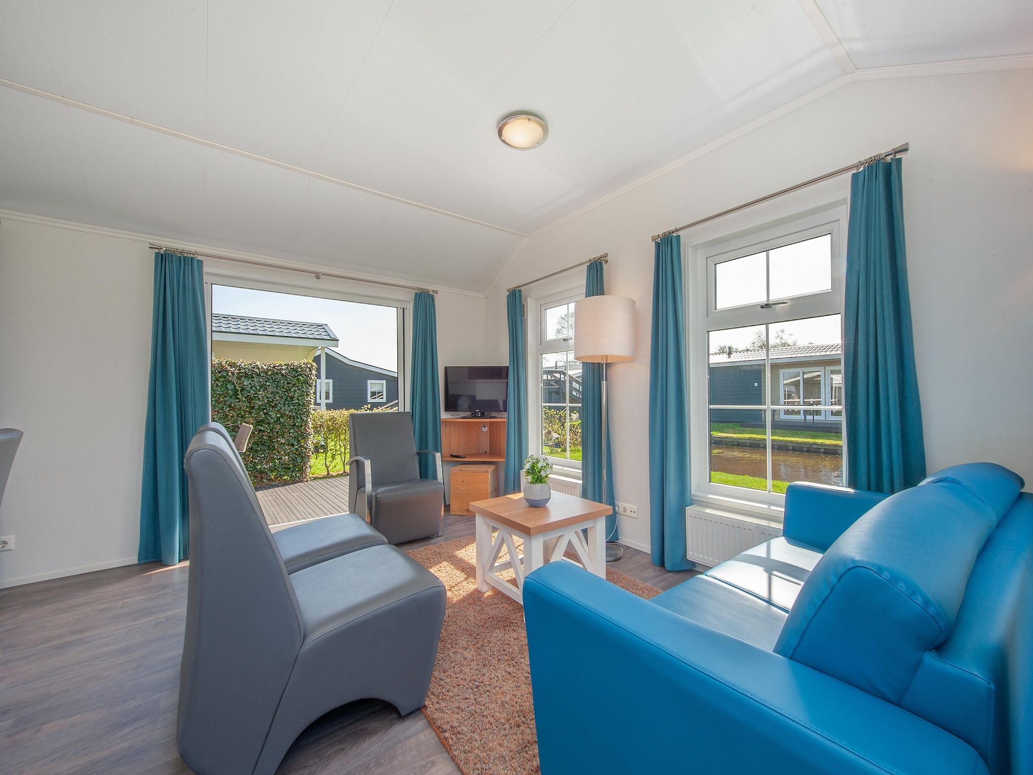 De woonkamer van Vakantiepark Giethoorn 4 in Giethoorn