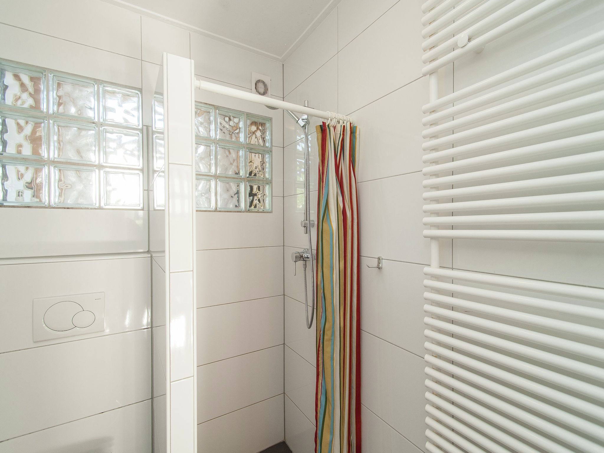 De badkamer van Bungalowpark de Gouden Spar 2 in Noordwijk