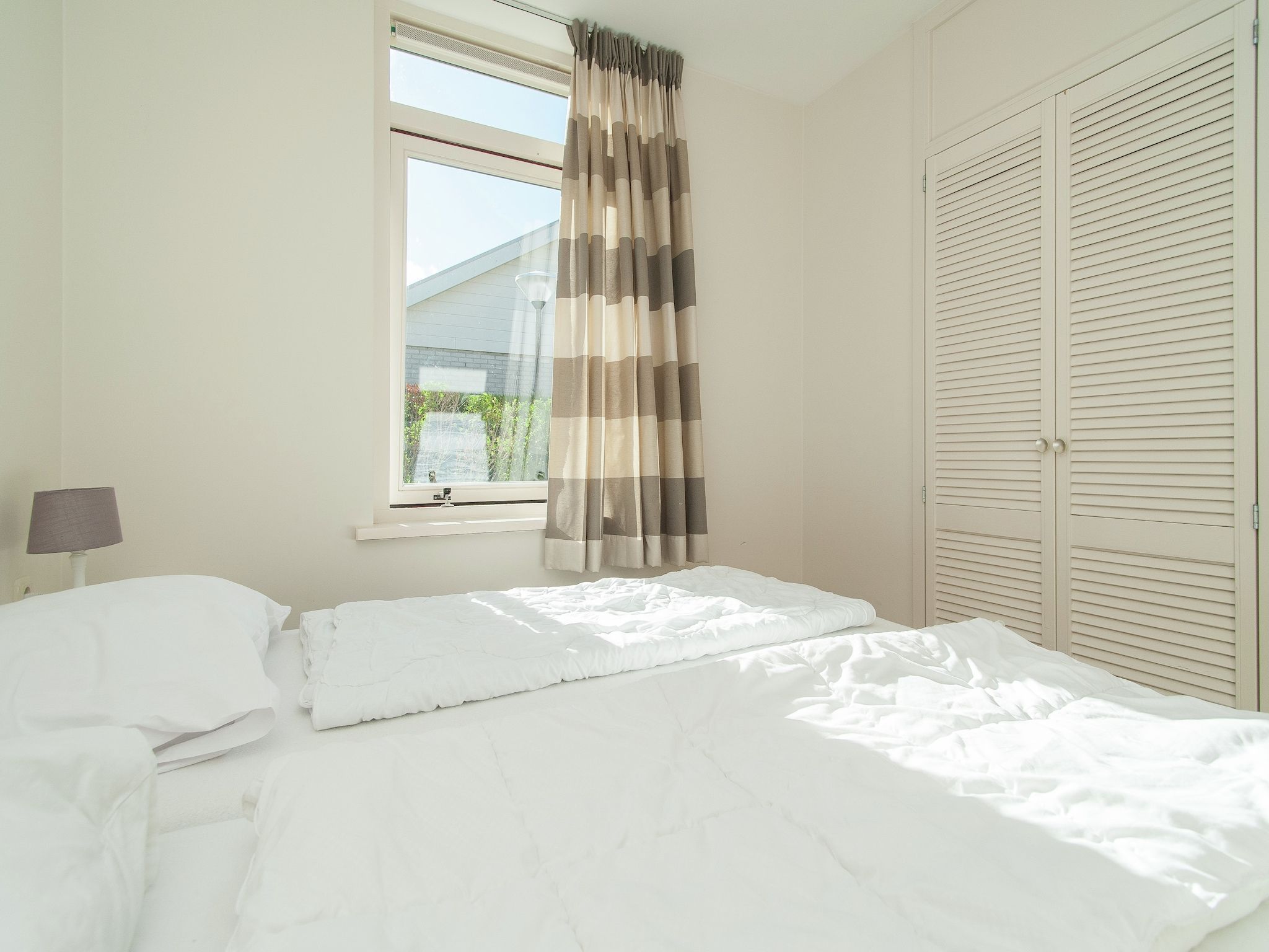 Een slaapkamer van Bungalowpark de Gouden Spar 2 in Noordwijk