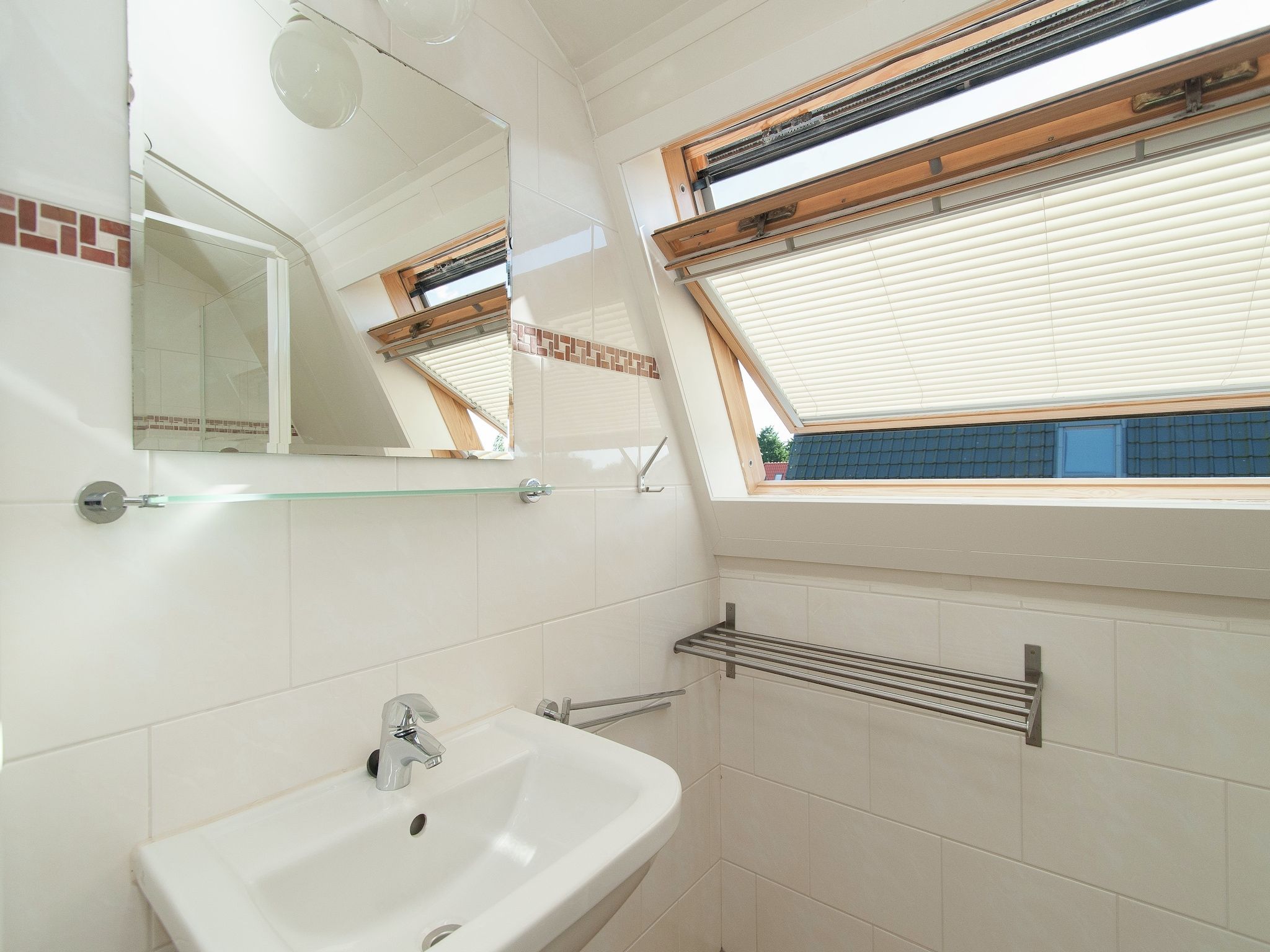 De badkamer van Bungalowpark de Gouden Spar 4 in Noordwijk