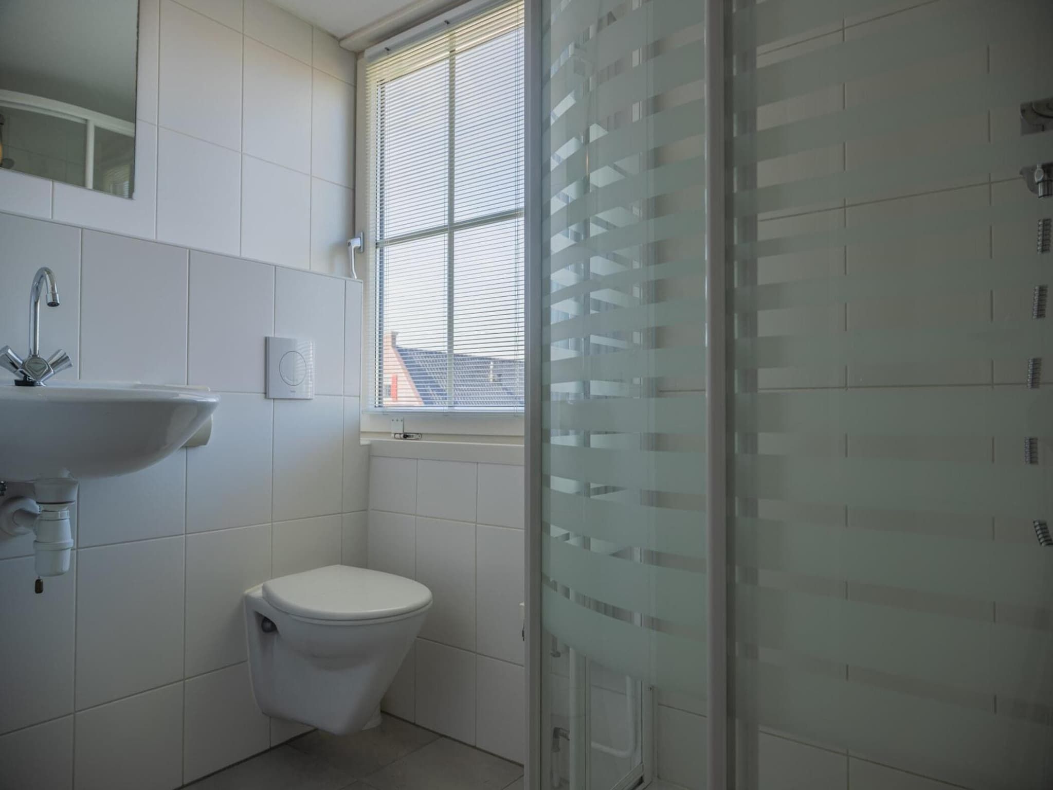 De badkamer van 	Waterland  8 personen in West-Graftdijk