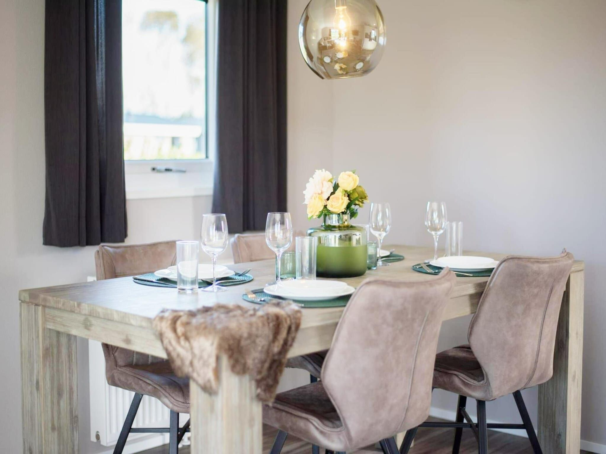 De eetkamer van De Edammer  4 personen in West-Graftdijk