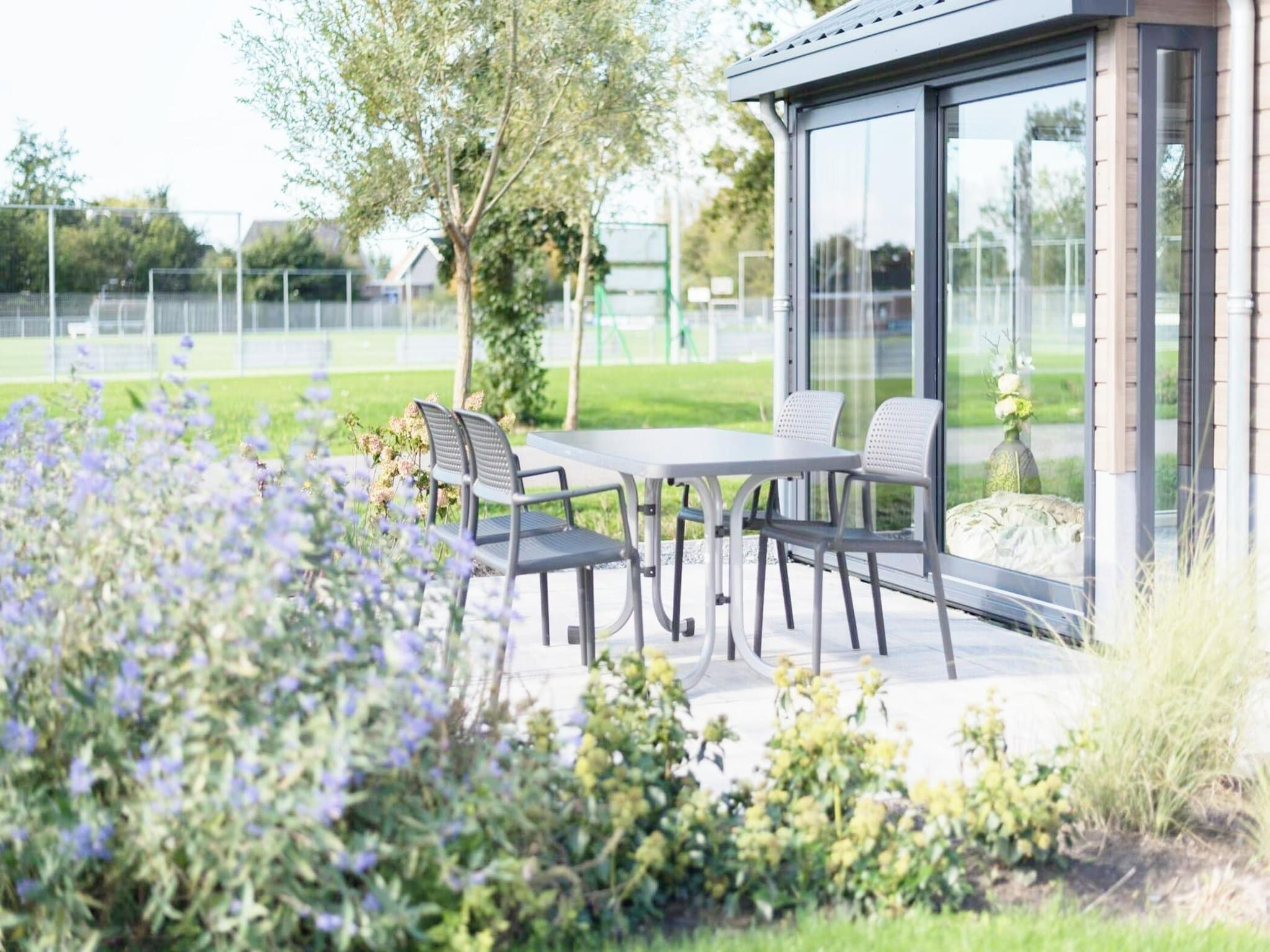 Het terras van De Edammer  4 personen in West-Graftdijk