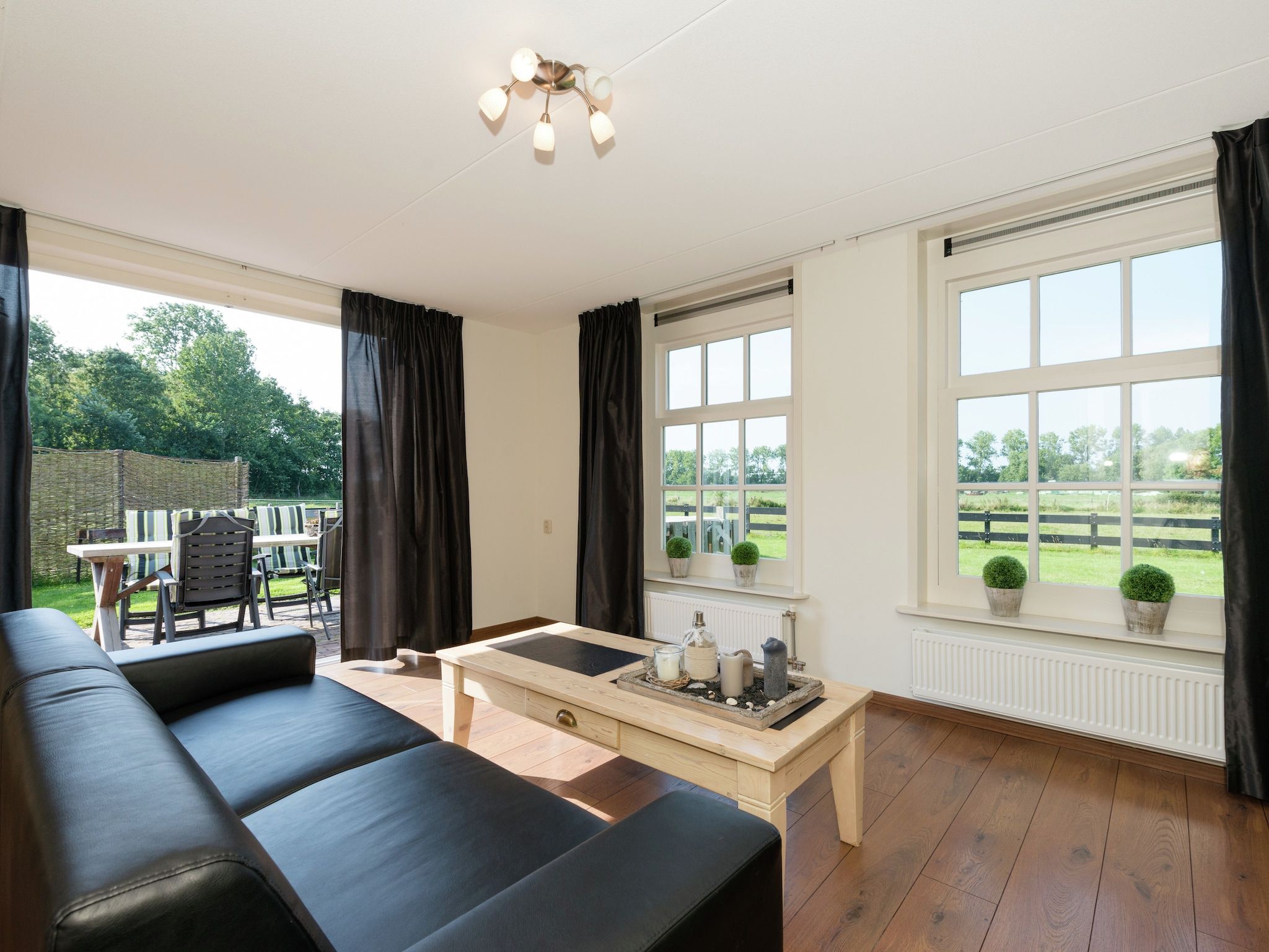 De woonkamer van De Grutto in Hippolytushoef