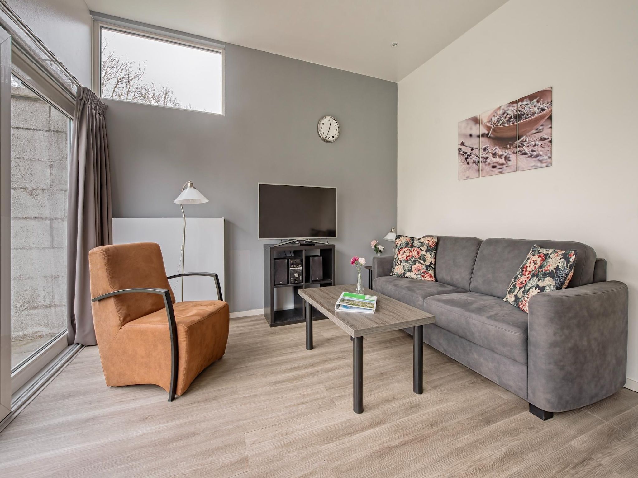 De woonkamer van Bungalowpark Schin op Geul 3 in Walem