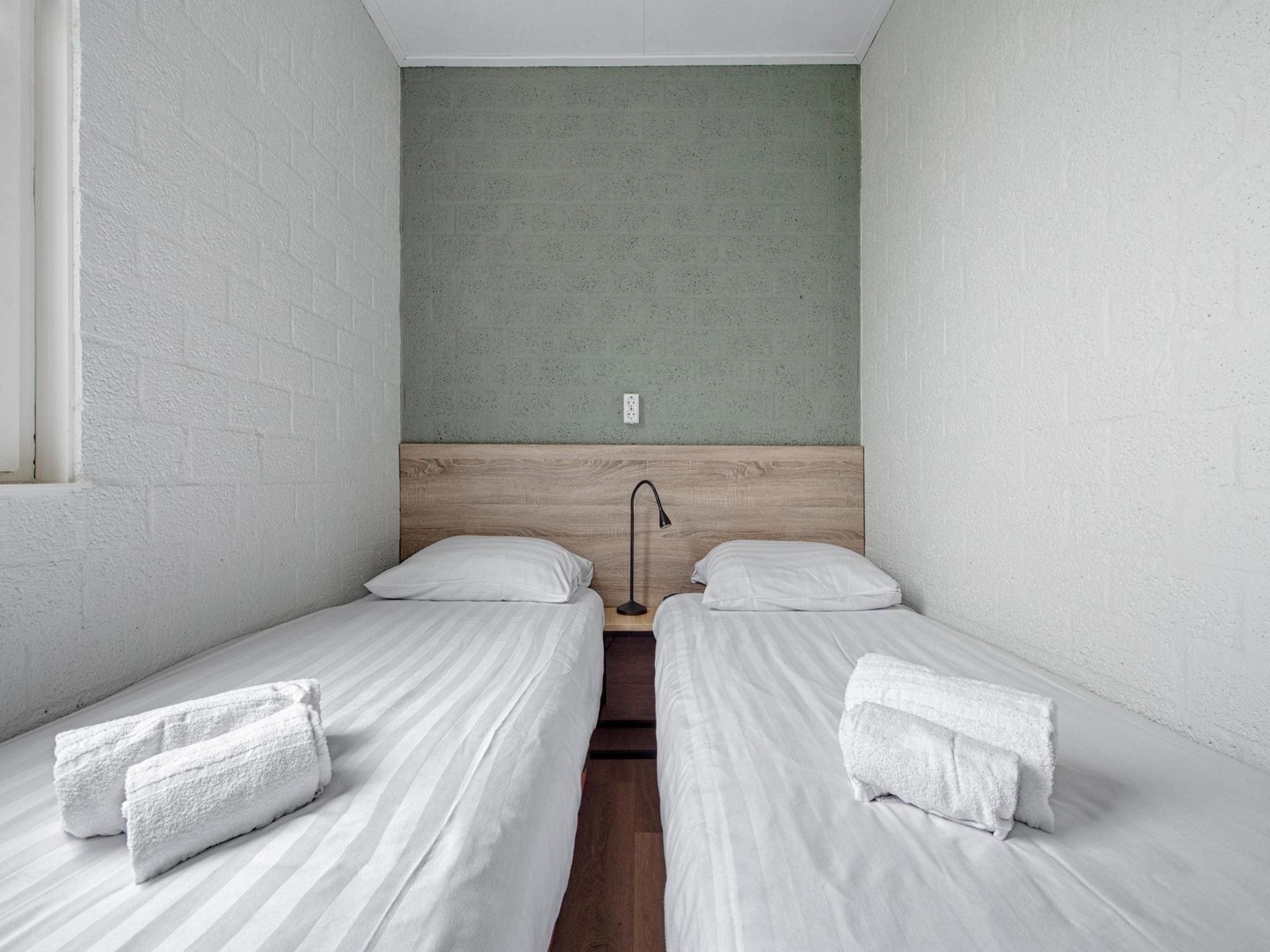 Een slaapkamer van Bungalowpark Schin op Geul 9 in Walem