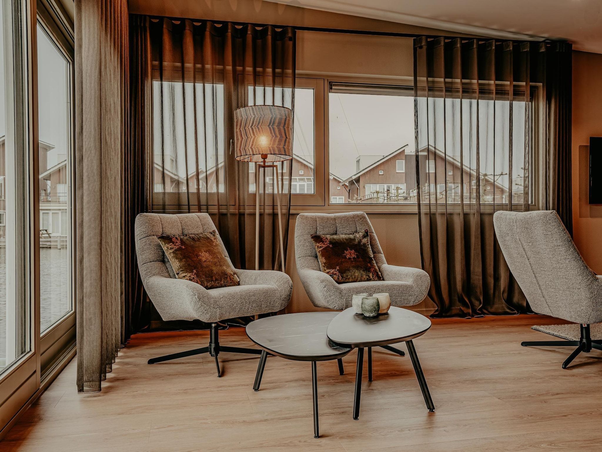 De woonkamer van Waterpark de Meerparel 5 in Uitgeest