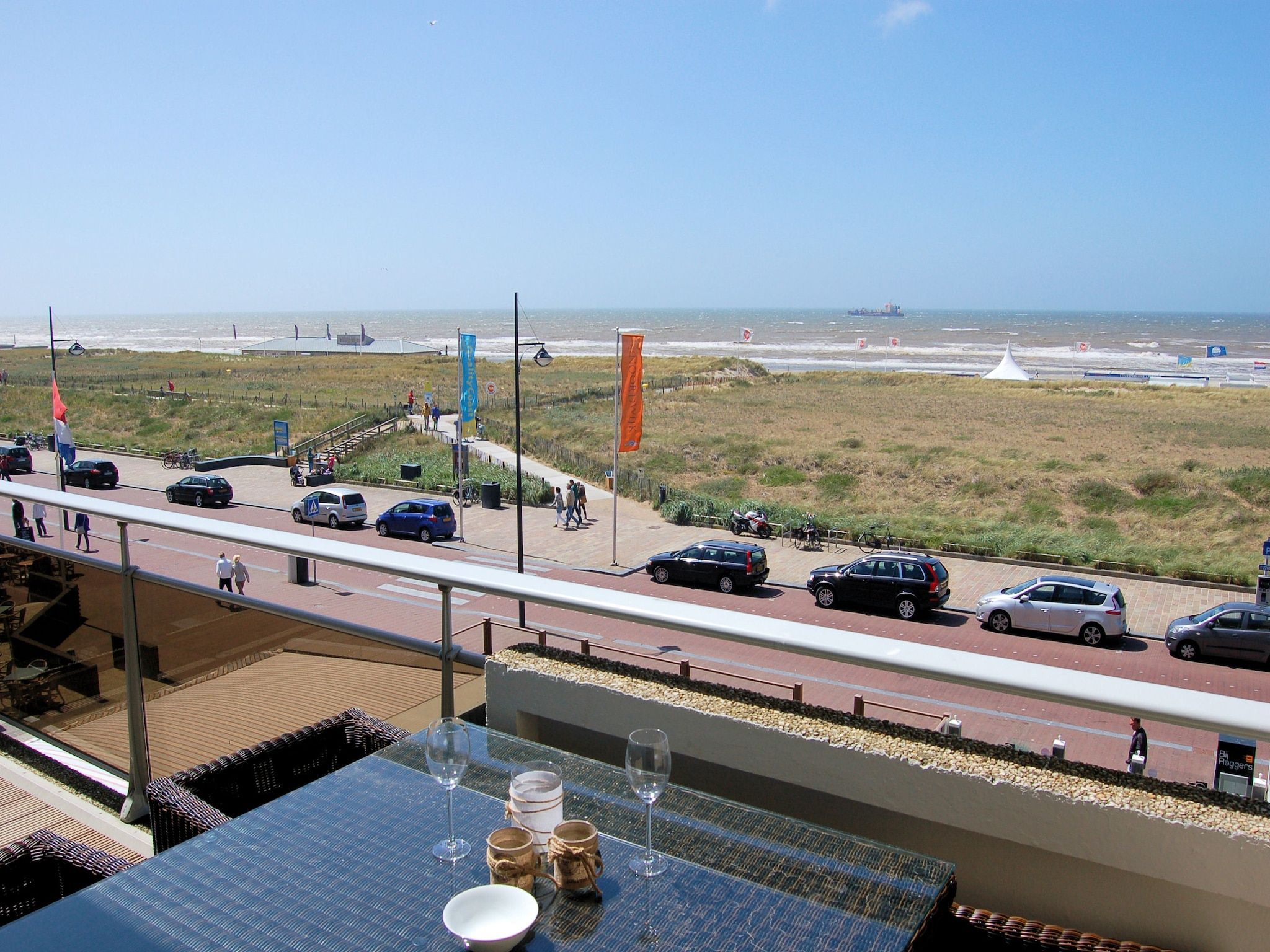 Het terras van Zeearend Boulevard in Noordwijk aan Zee