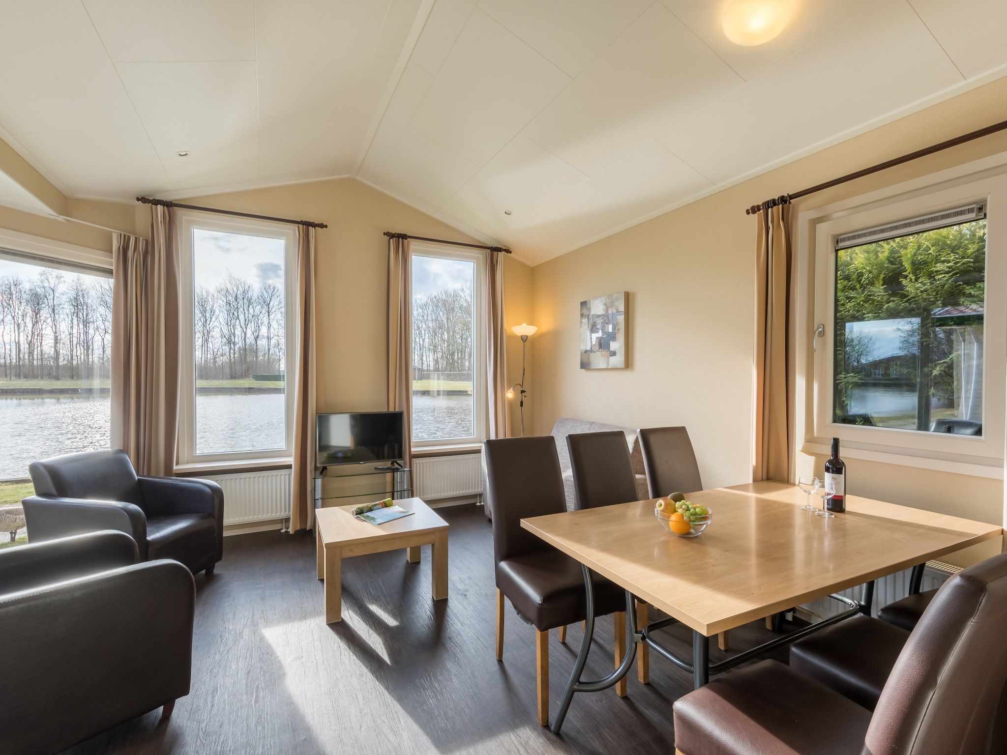 De eetkamer van Hunzepark 1 in Gasselternijveen