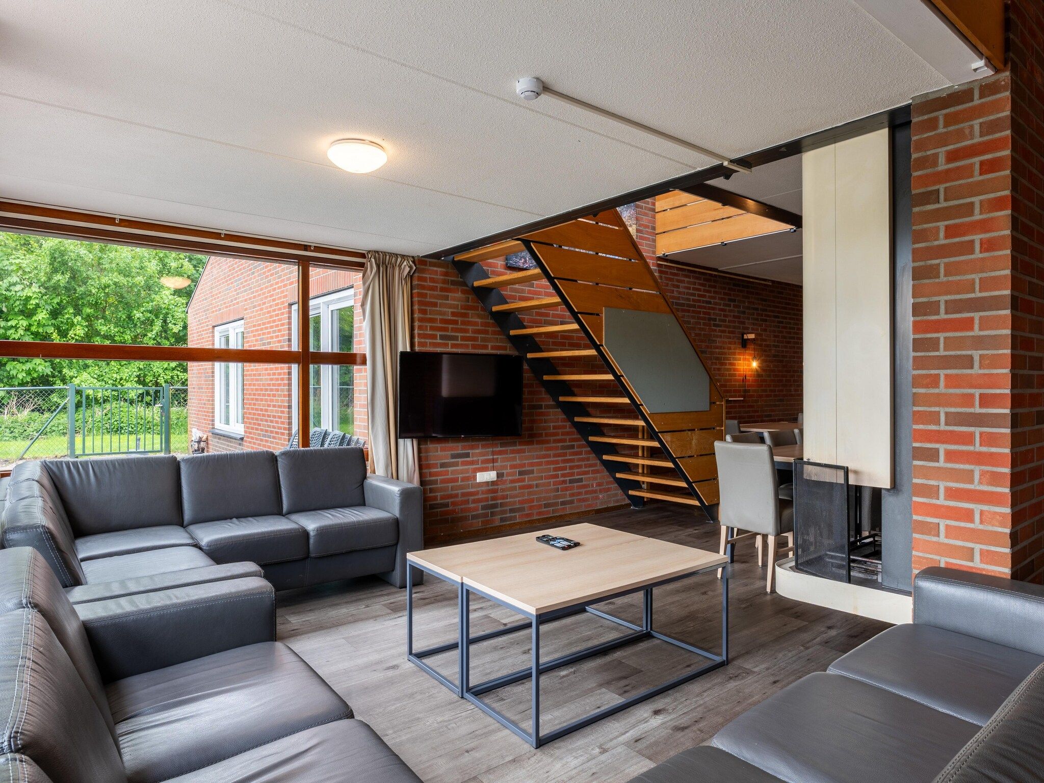 De woonkamer van Hunzepark 10 in Gasselternijveen