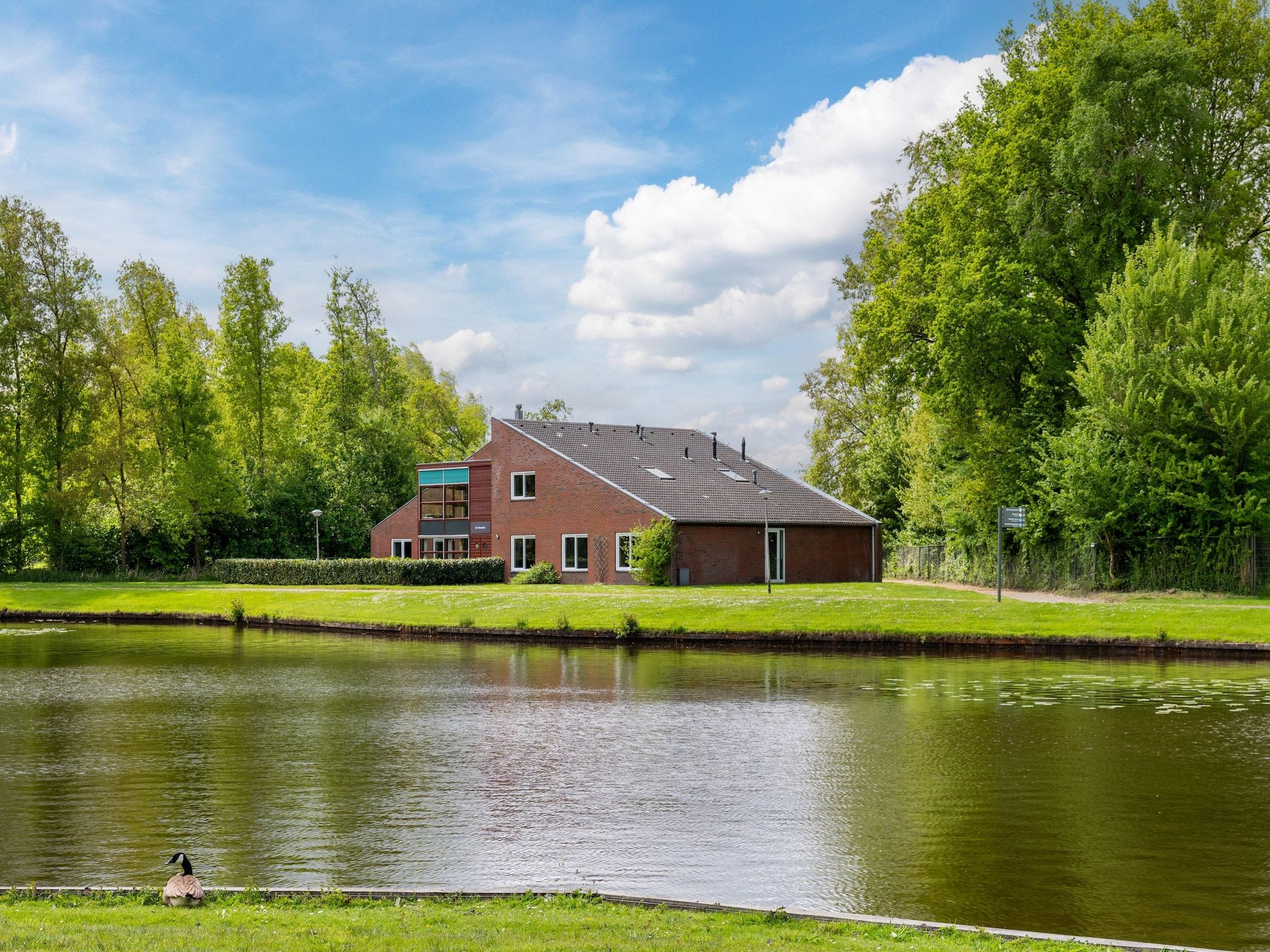 De buitenkant van Hunzepark 10 in Gasselternijveen