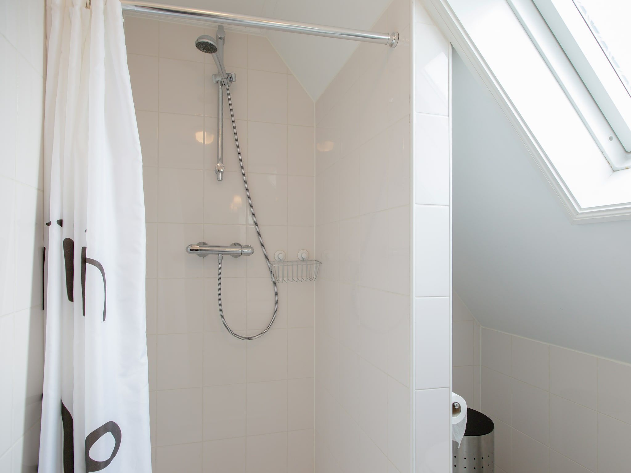 De badkamer van Klavertje vier in Harlingen