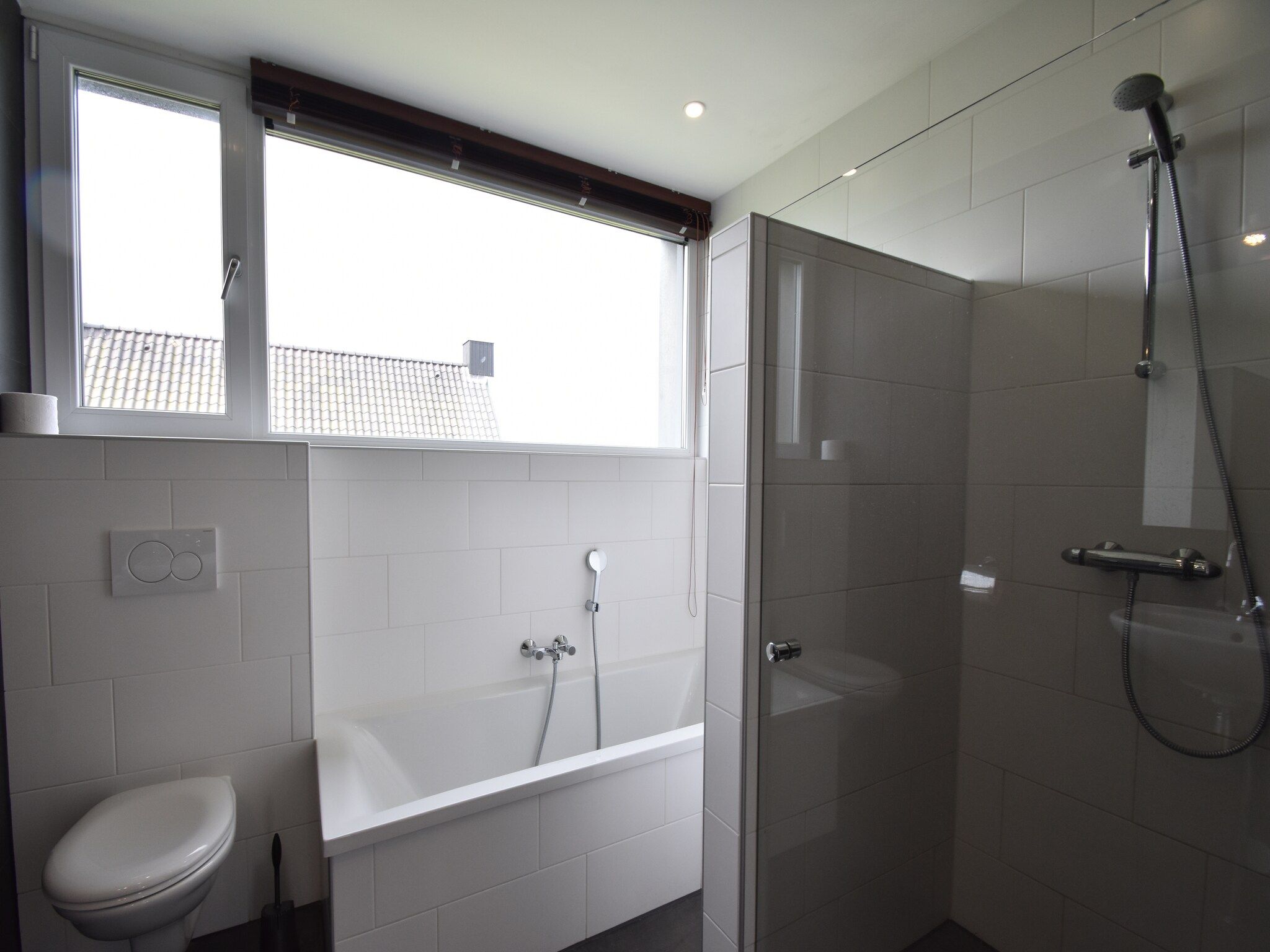 De badkamer van Zeedijk I in Tzummarum