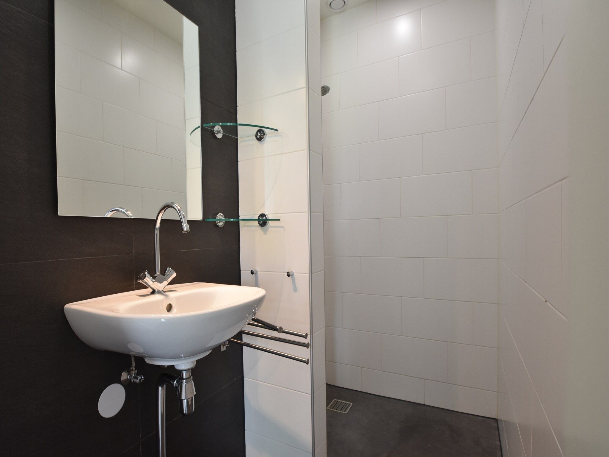 De badkamer van Zeedijk I in Tzummarum