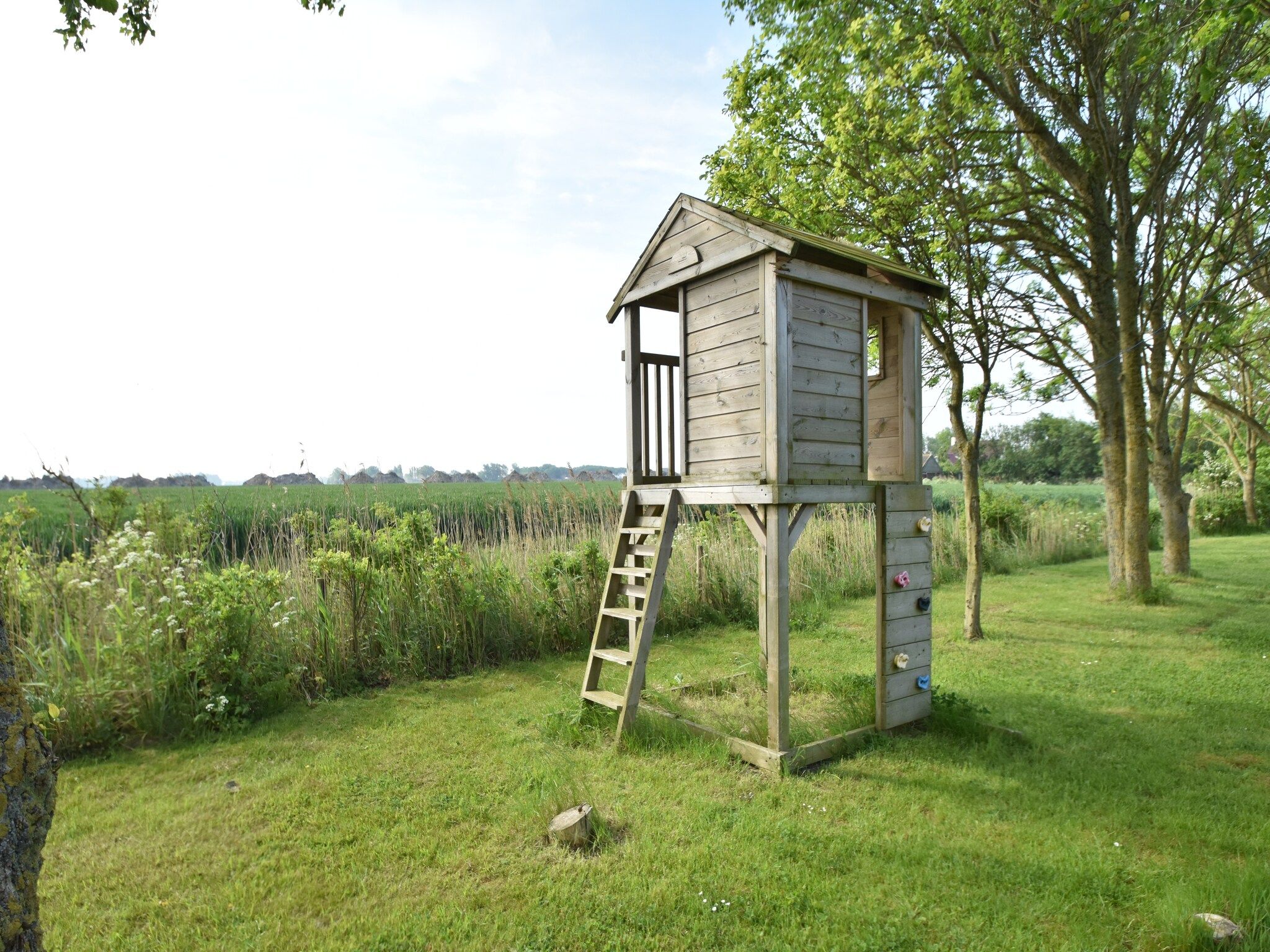 De tuin van Zeedijk III in Tzummarum