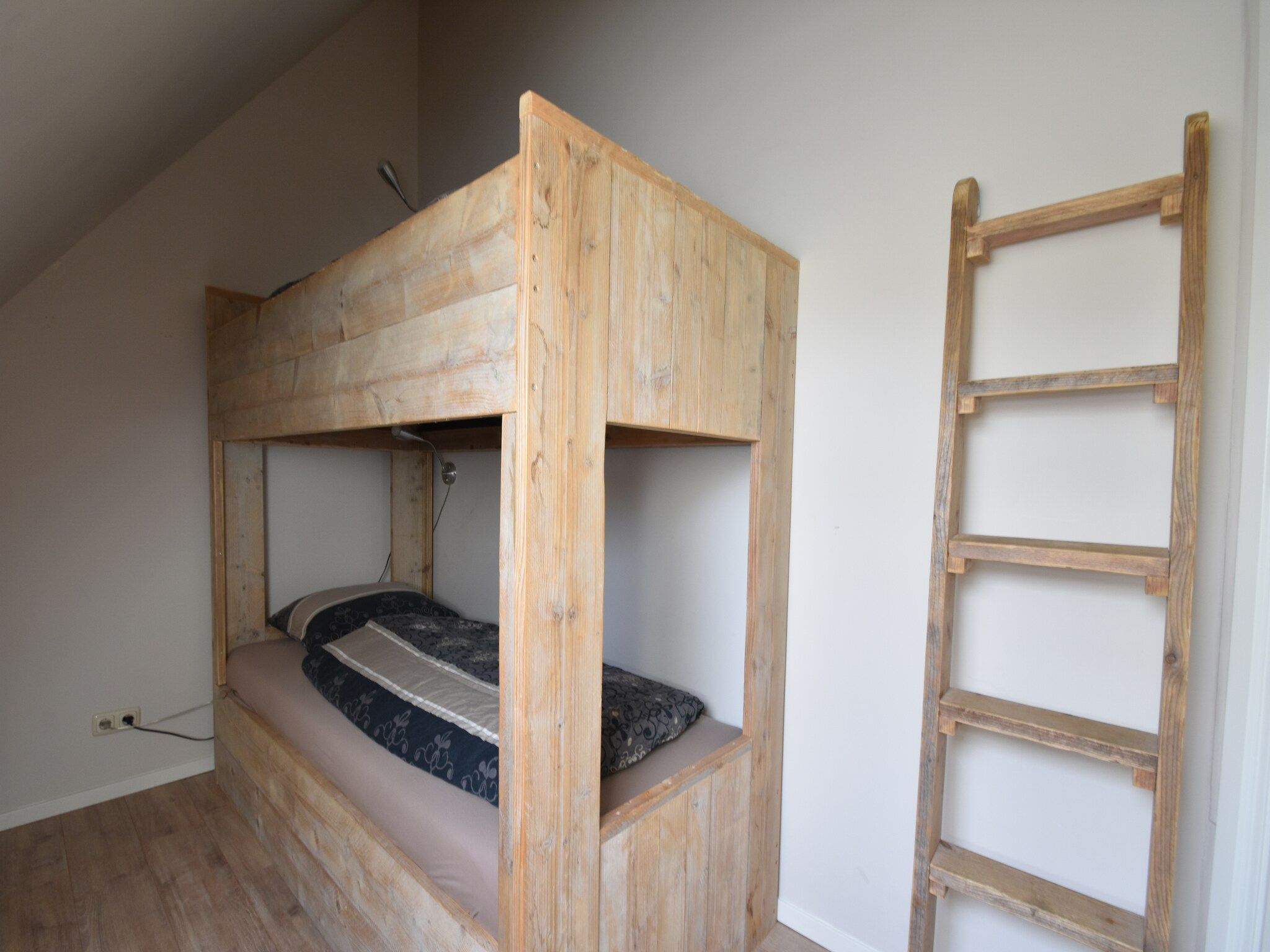 Een slaapkamer van Zeedijk III in Tzummarum