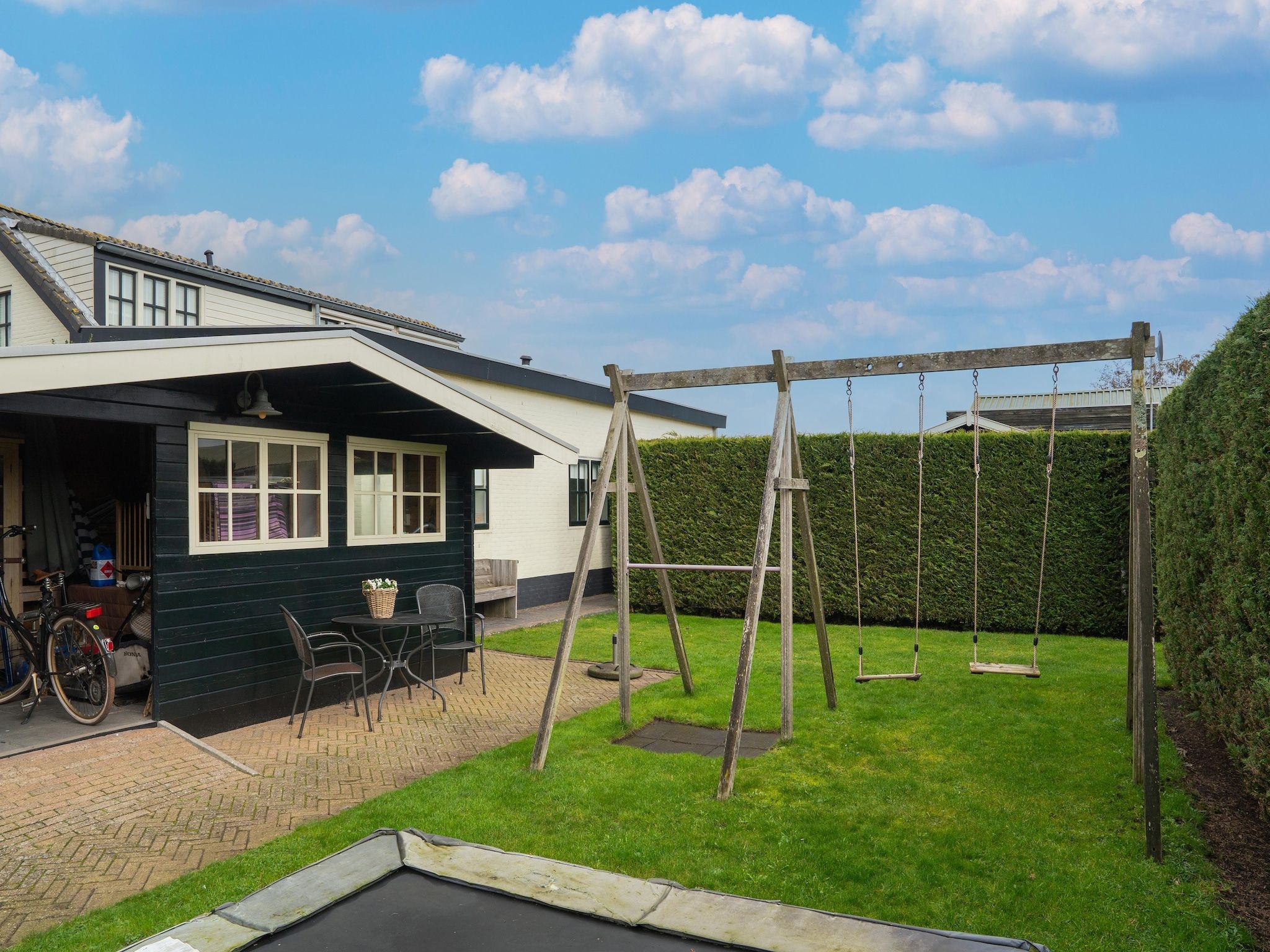 De tuin van Naast het Bollenveld in Egmond-Binnen