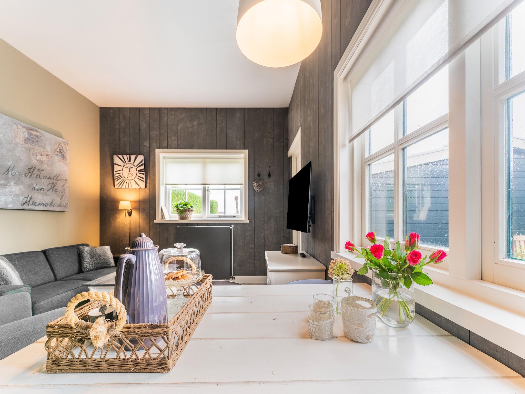 De woonkamer van Naast het Bollenveld in Egmond-Binnen