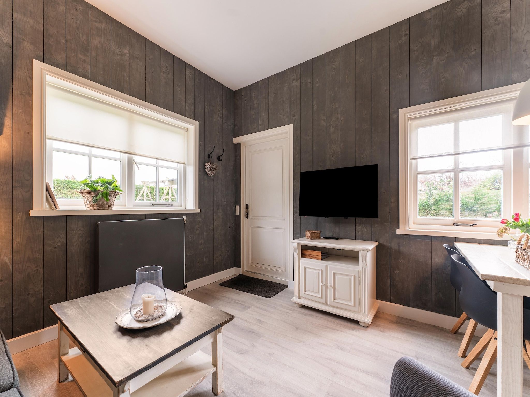 De woonkamer van Naast het Bollenveld in Egmond-Binnen