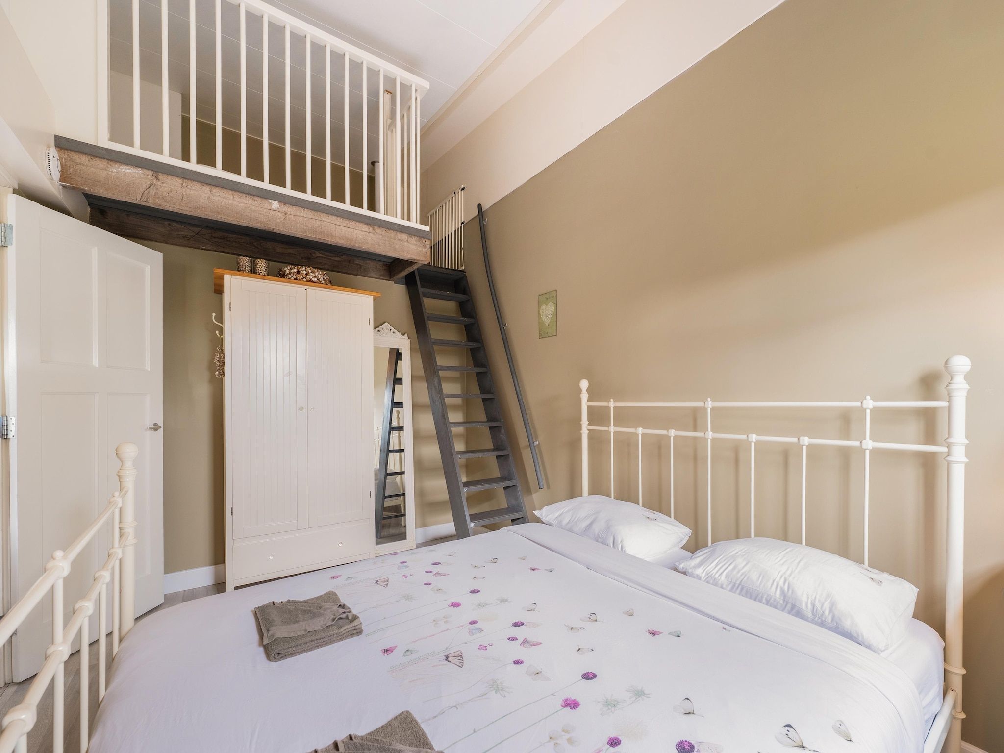 Een slaapkamer van Naast het Bollenveld in Egmond-Binnen