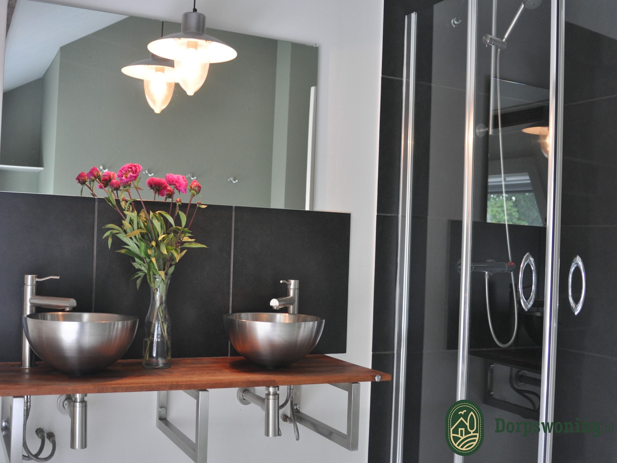 De badkamer van Dorpswoning Op Niveau in Leende