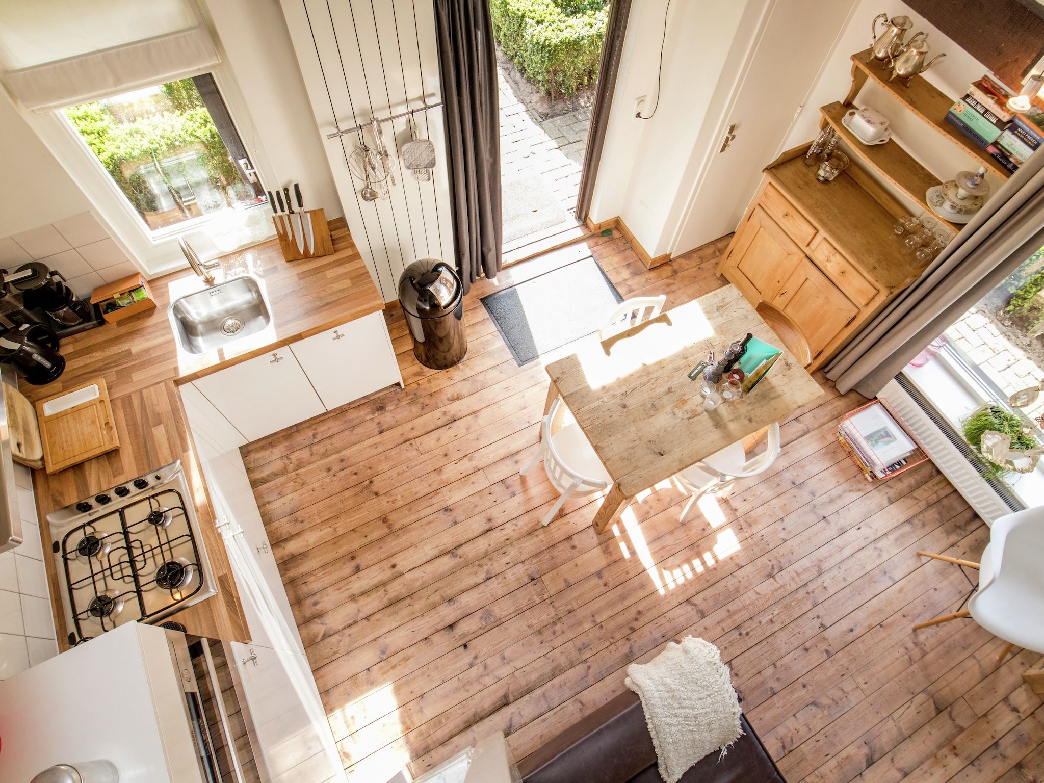 De eetkamer van Dorpswoning Het Knusse in Leende