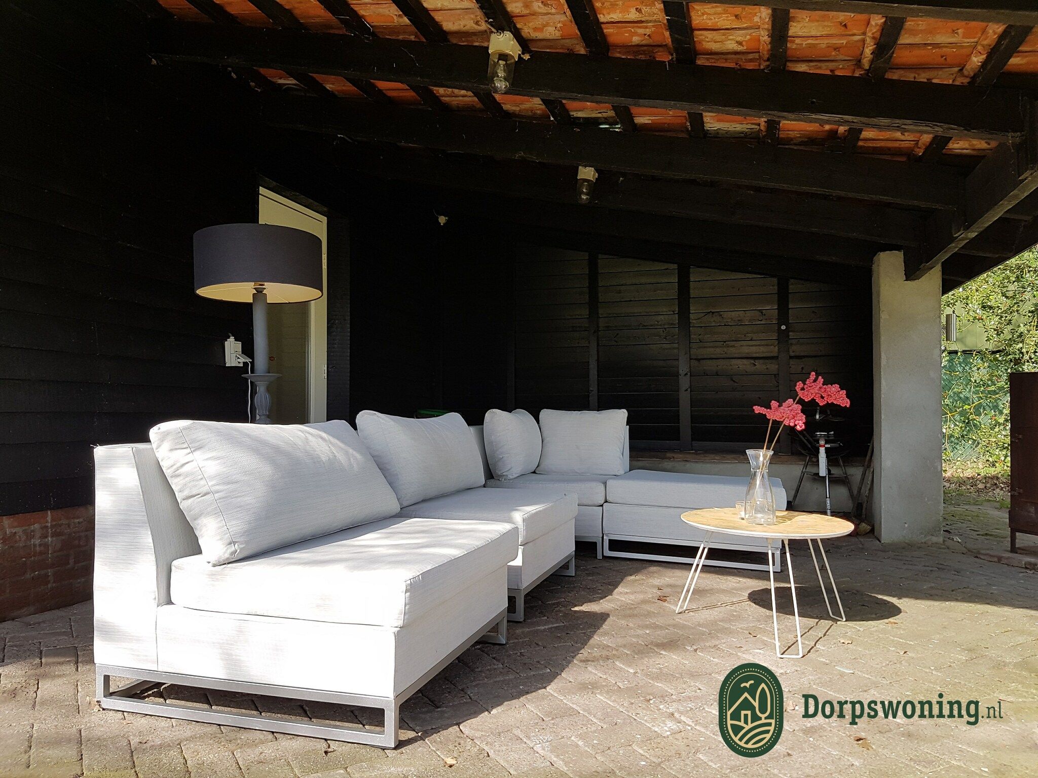 Het terras van Dorpswoning Het Knusse in Leende