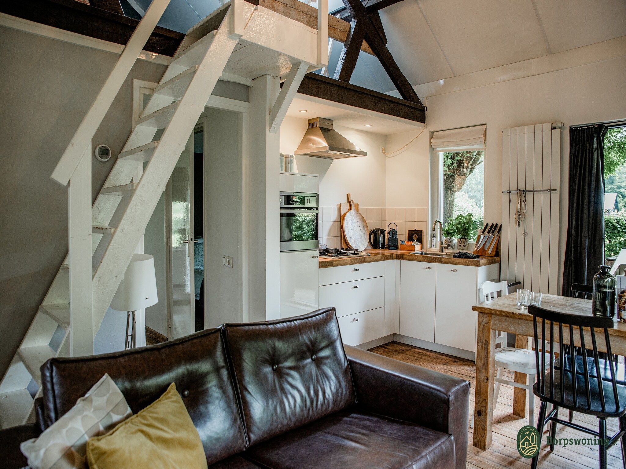 De woonkamer van Dorpswoning Het Knusse in Leende