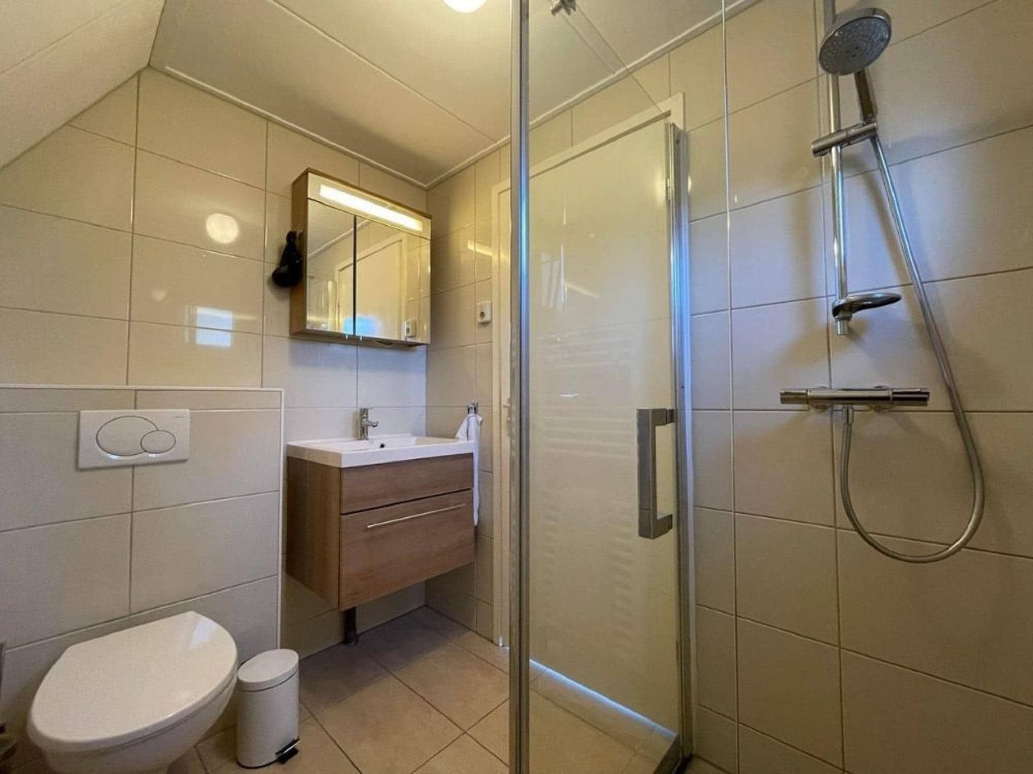 De badkamer van Landgoed Eysinga State 4 in Sint Nicolaasga