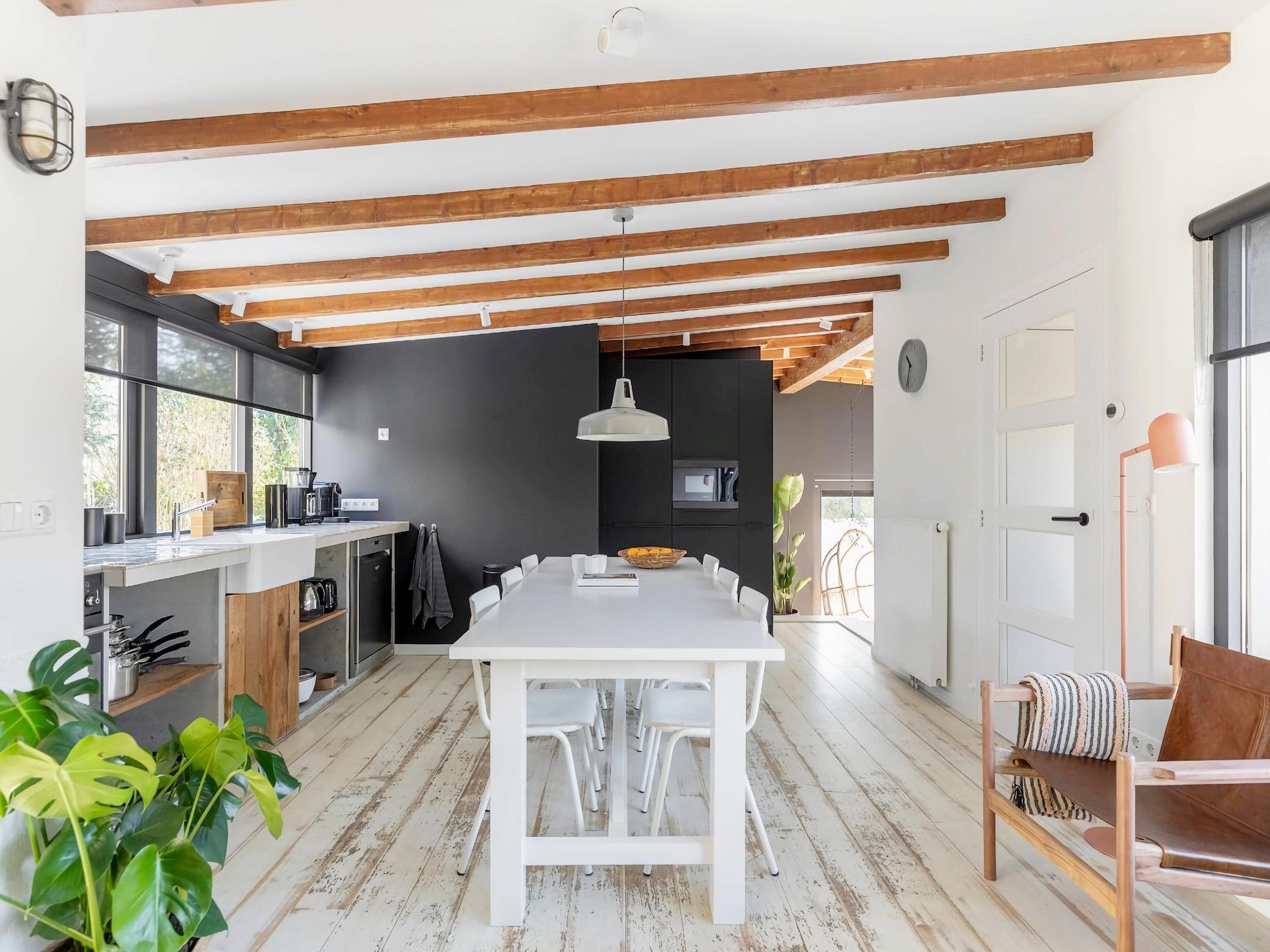 De eetkamer van de Biotoop in Callantsoog