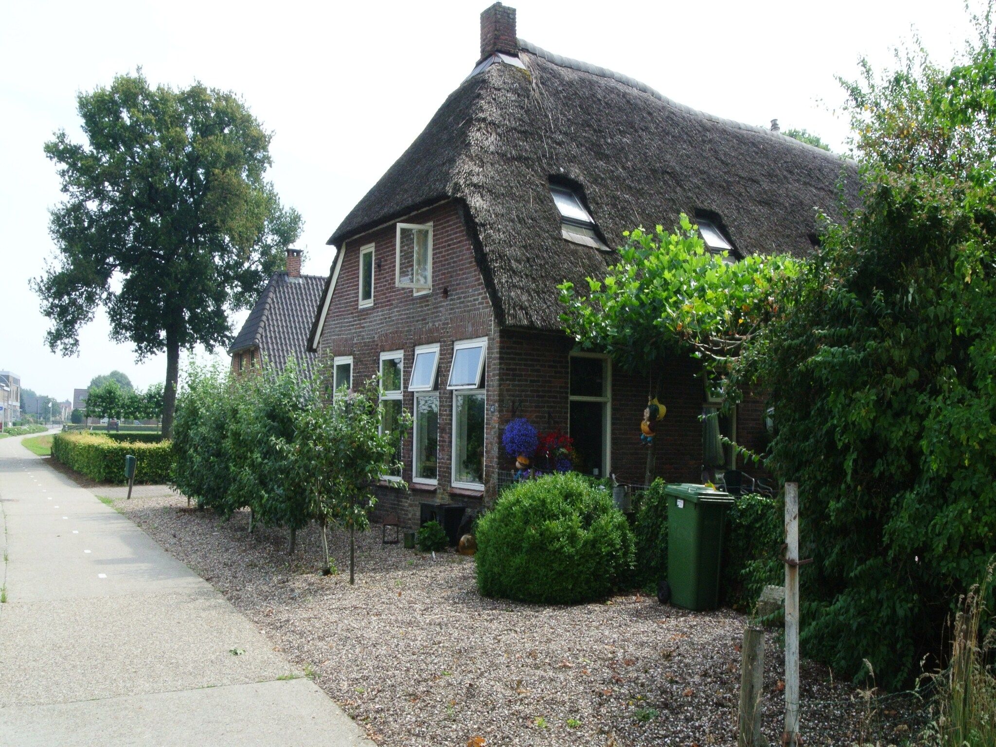 De buitenkant van Wapse in Wapse
