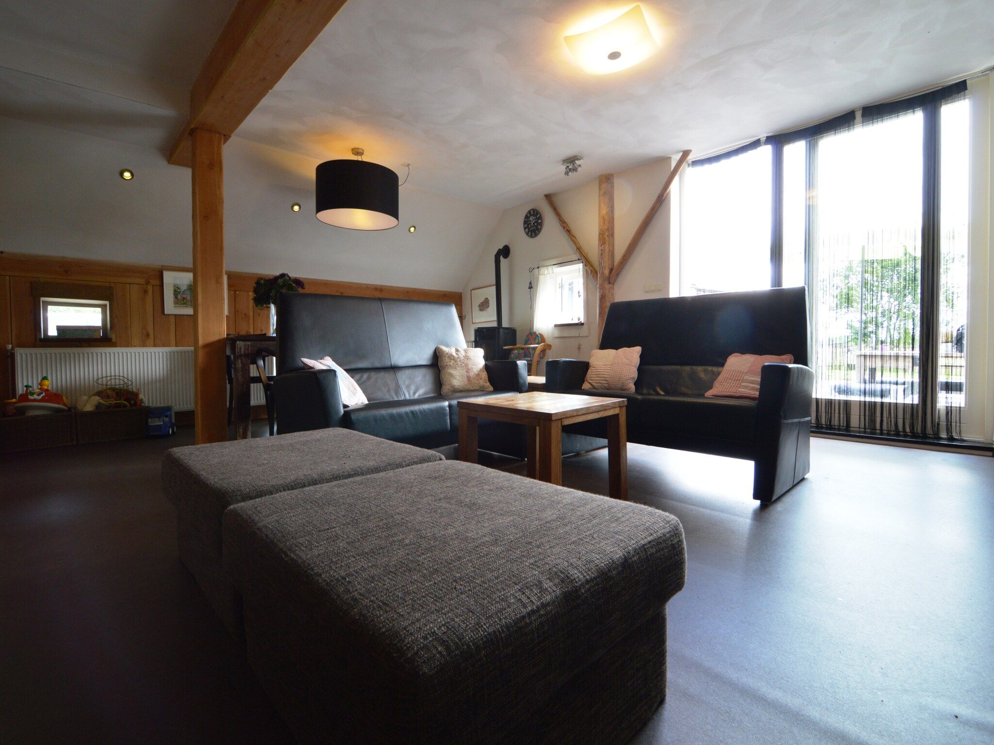 De woonkamer van Wapse in Wapse