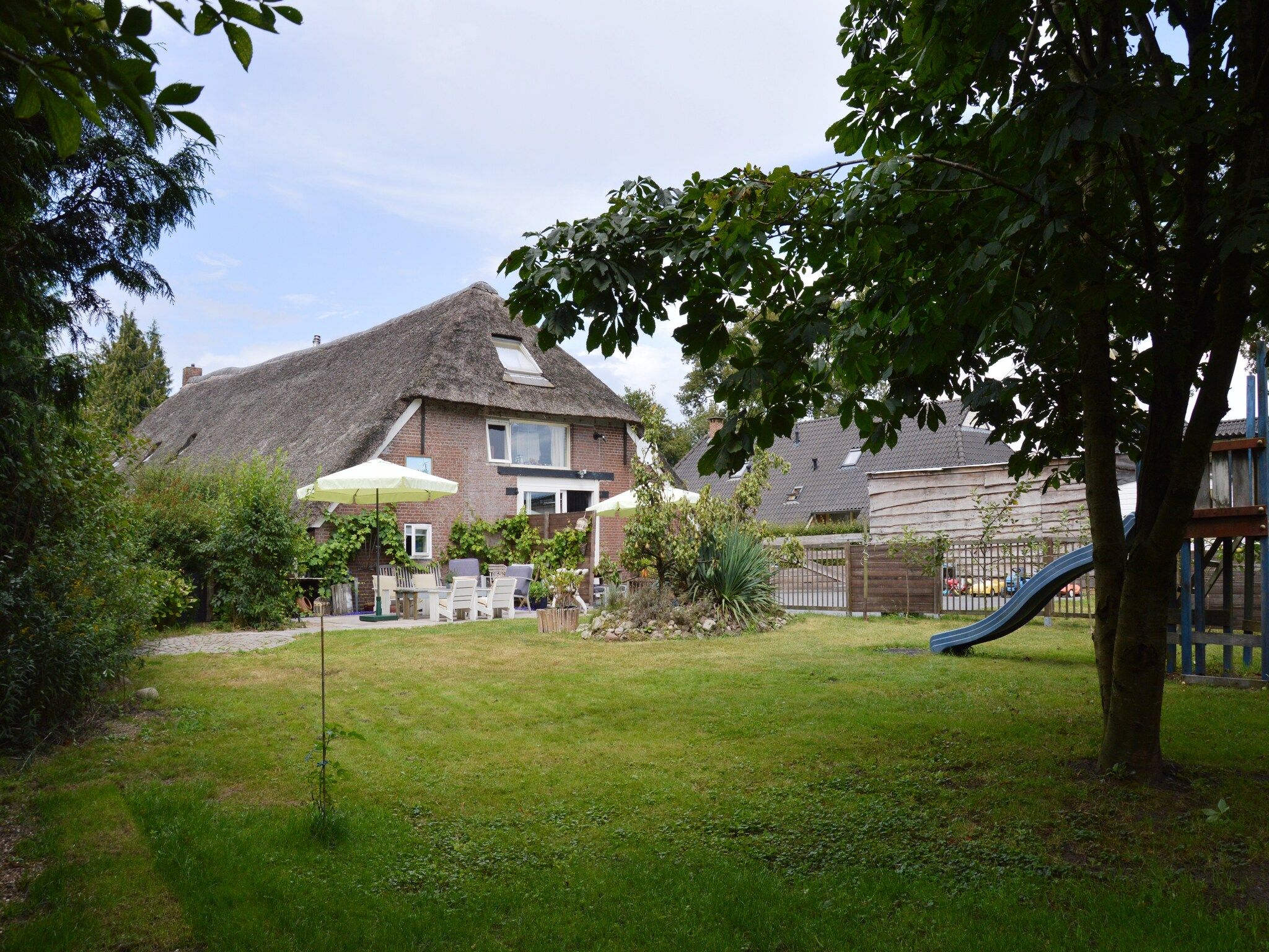 De buitenkant van Wapse in Wapse