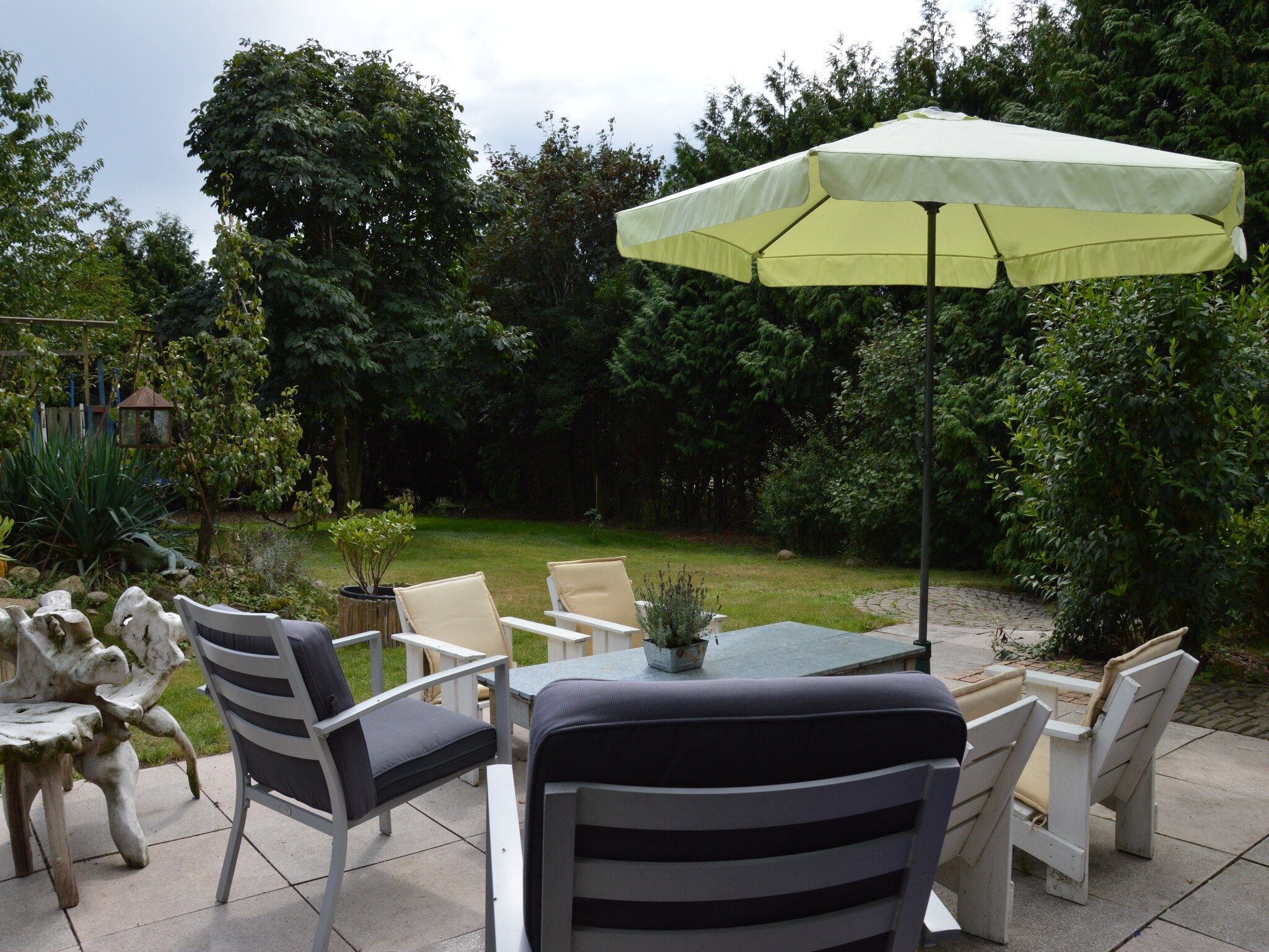 Het terras van Wapse in Wapse